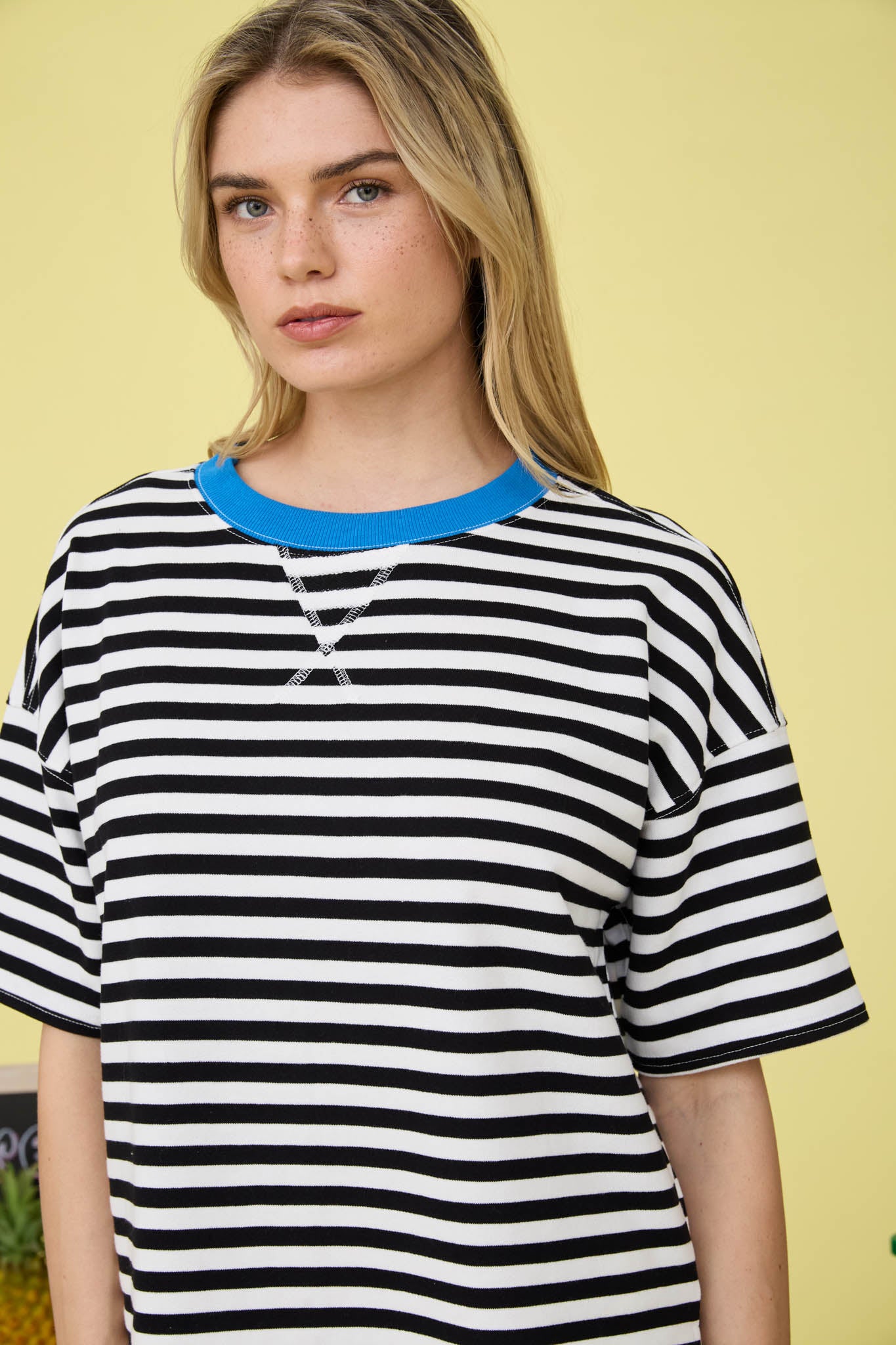 STRIPE COLORBLOCK DETAIL SHORT SLEEVE KNIT T-SHIRT (PRE-ORDER)