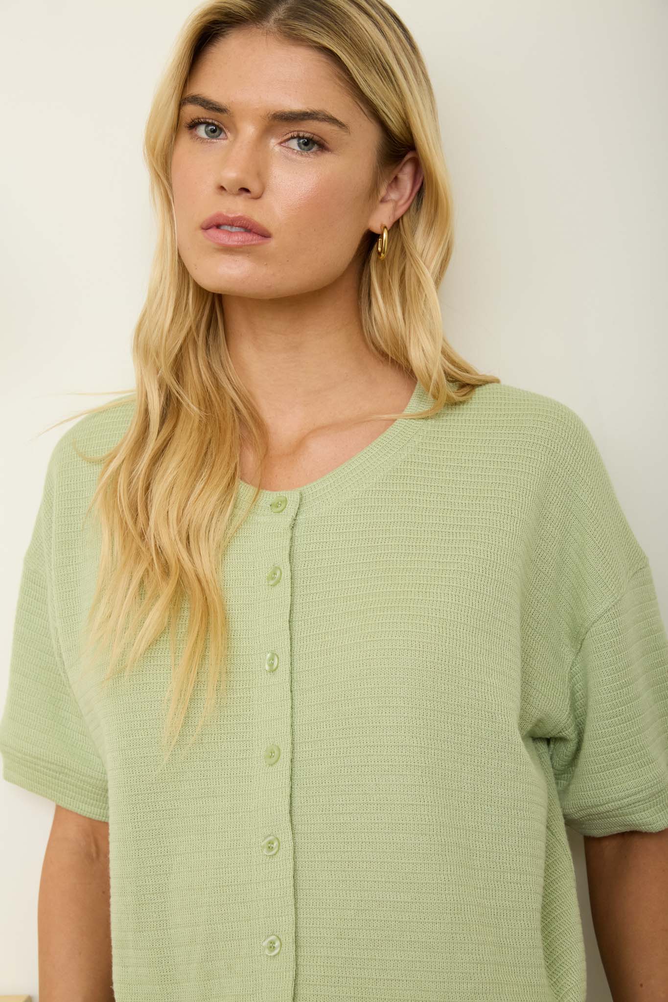 TEXTURED KNIT BUTTON DOWN SHORT SLEEVE CARDIGAN