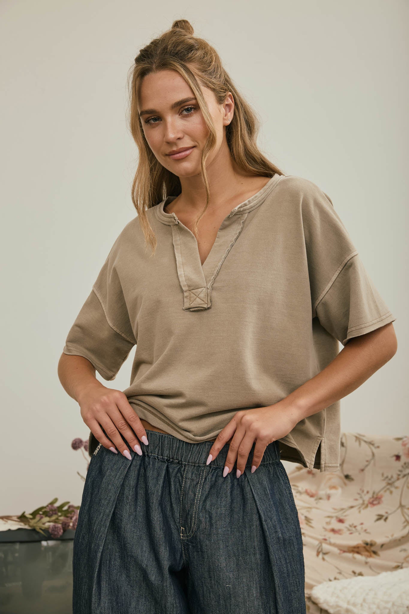 WASHED SPLIT NECK RAW EDGE SHORT SLEEVE KNIT TOP
