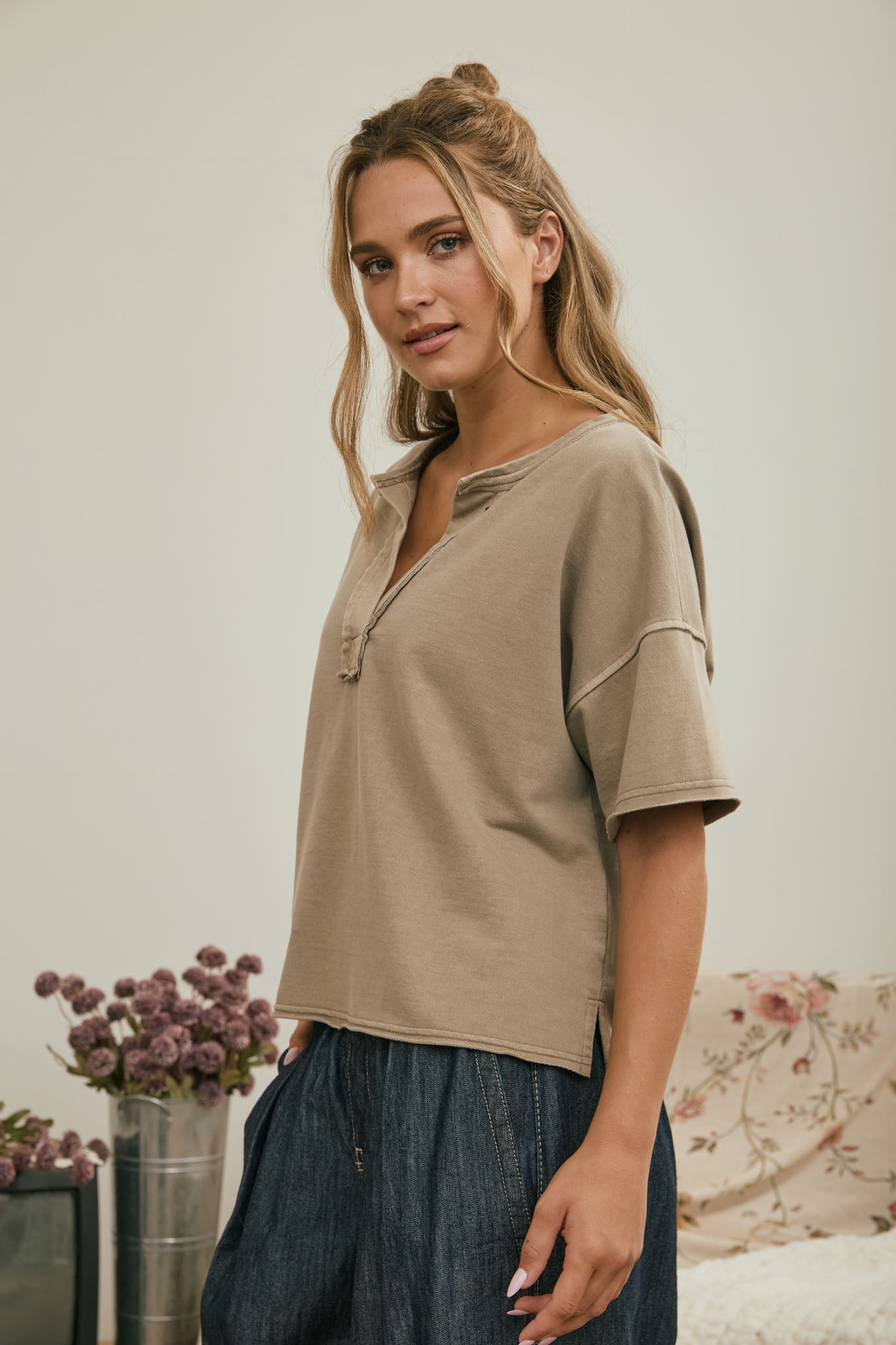 WASHED SPLIT NECK RAW EDGE SHORT SLEEVE KNIT TOP