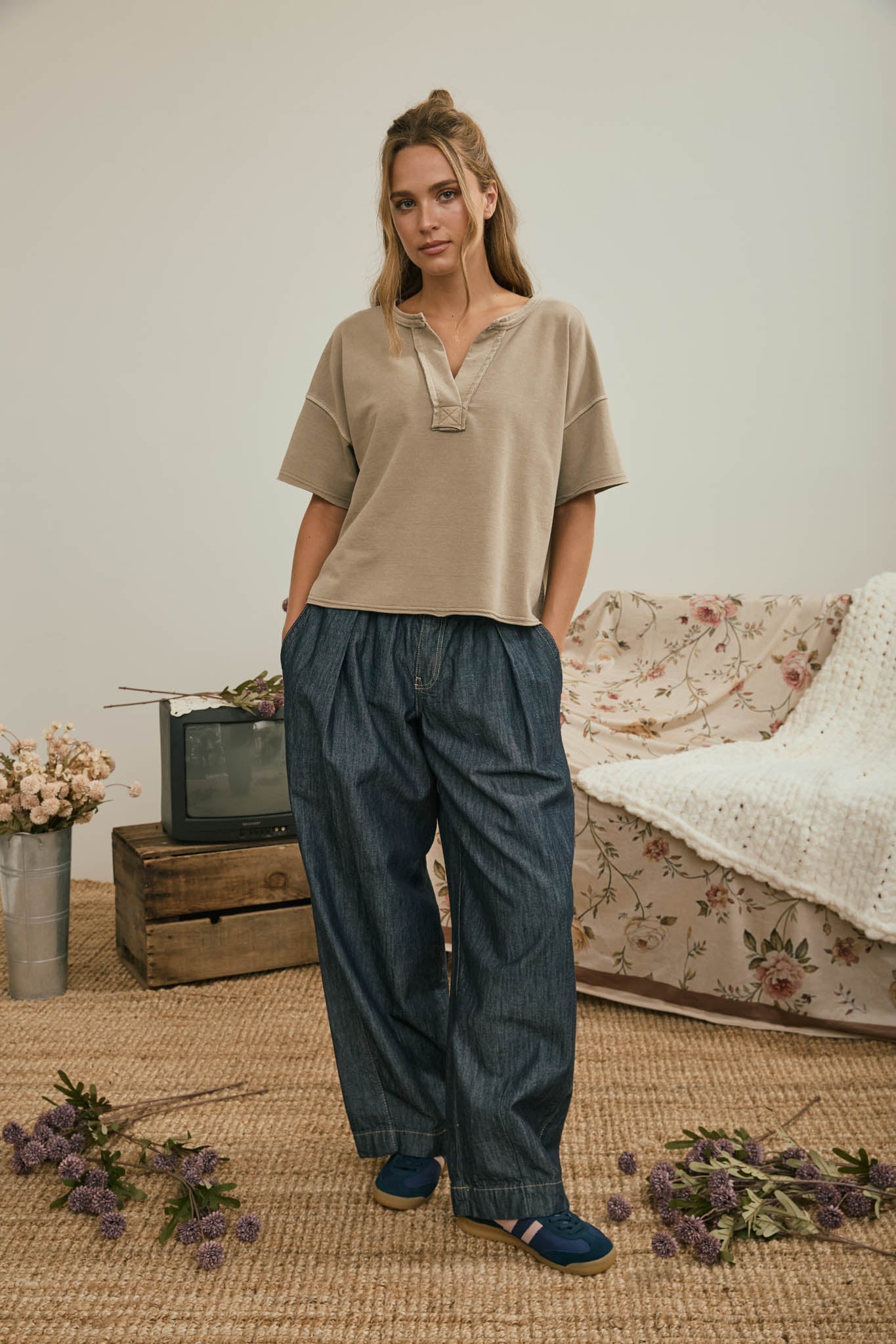 WASHED SPLIT NECK RAW EDGE SHORT SLEEVE KNIT TOP