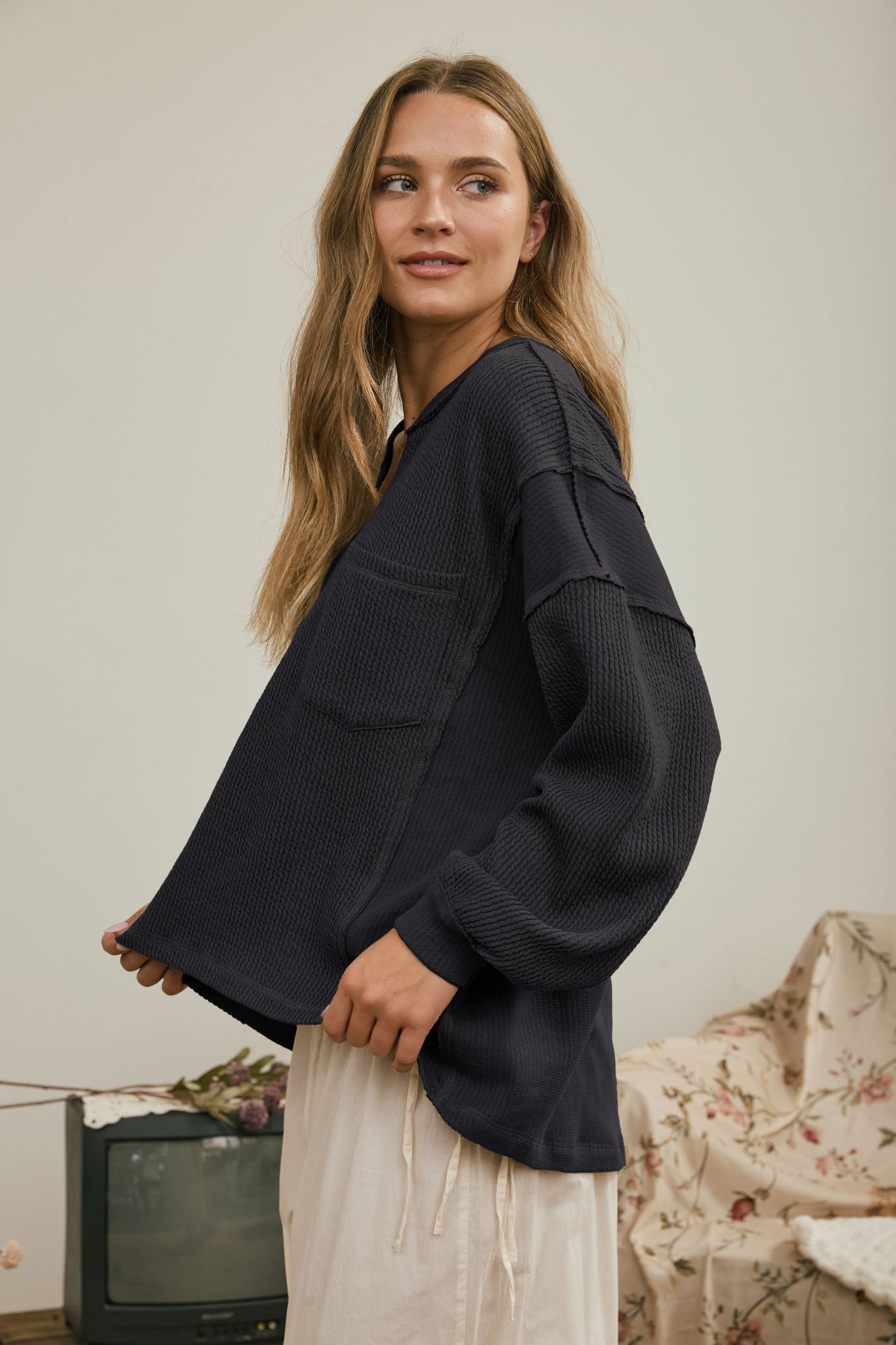 SPLIT NECK RAW EDGE LONG SLEEVE RIBBED KNIT TOP (PRE-ORDER)