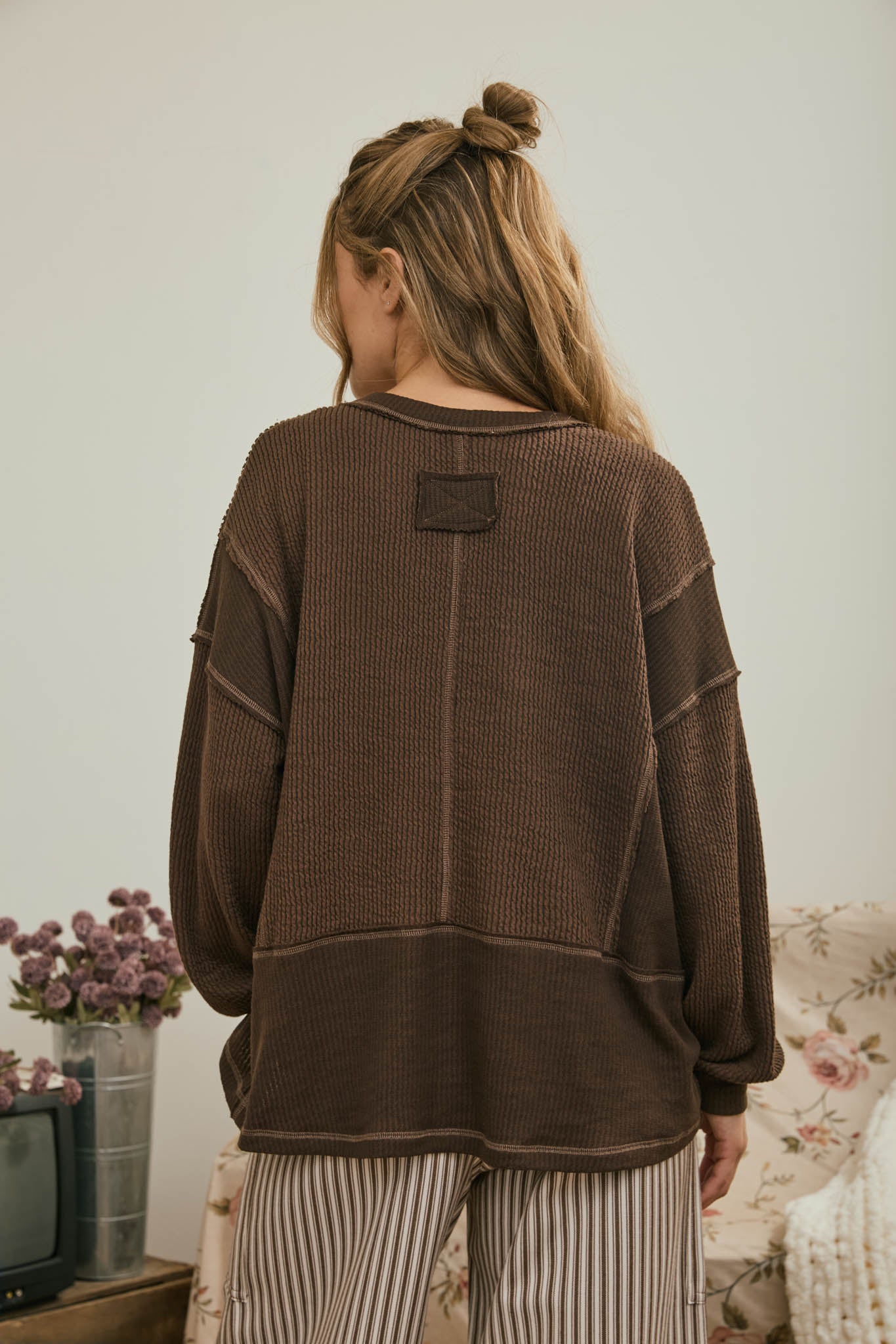 SPLIT NECK RAW EDGE LONG SLEEVE RIBBED KNIT TOP (PRE-ORDER)