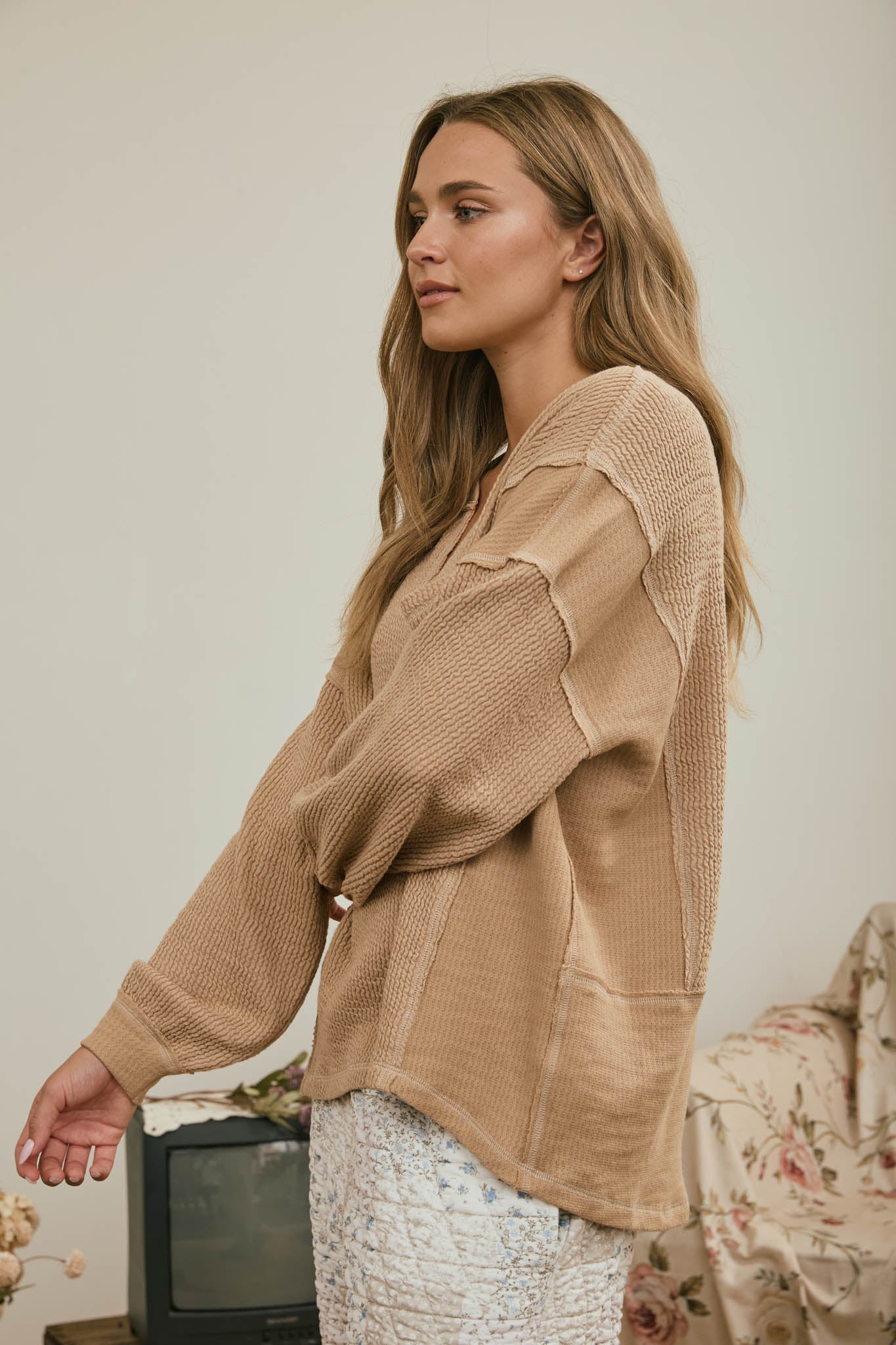 SPLIT NECK RAW EDGE LONG SLEEVE RIBBED KNIT TOP (PRE-ORDER)