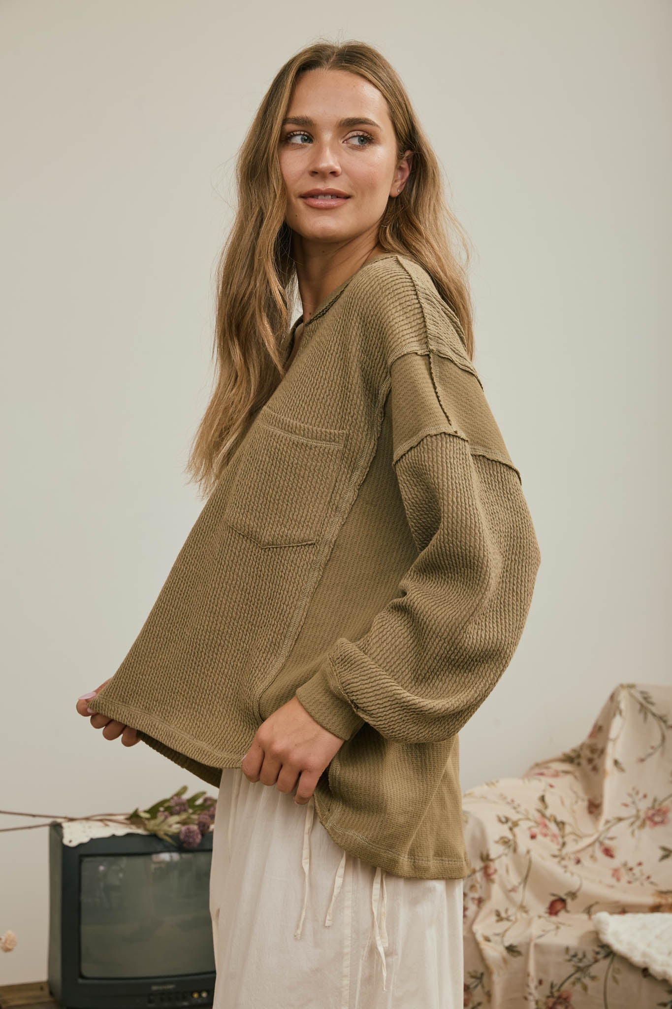 SPLIT NECK RAW EDGE LONG SLEEVE RIBBED KNIT TOP (PRE-ORDER)