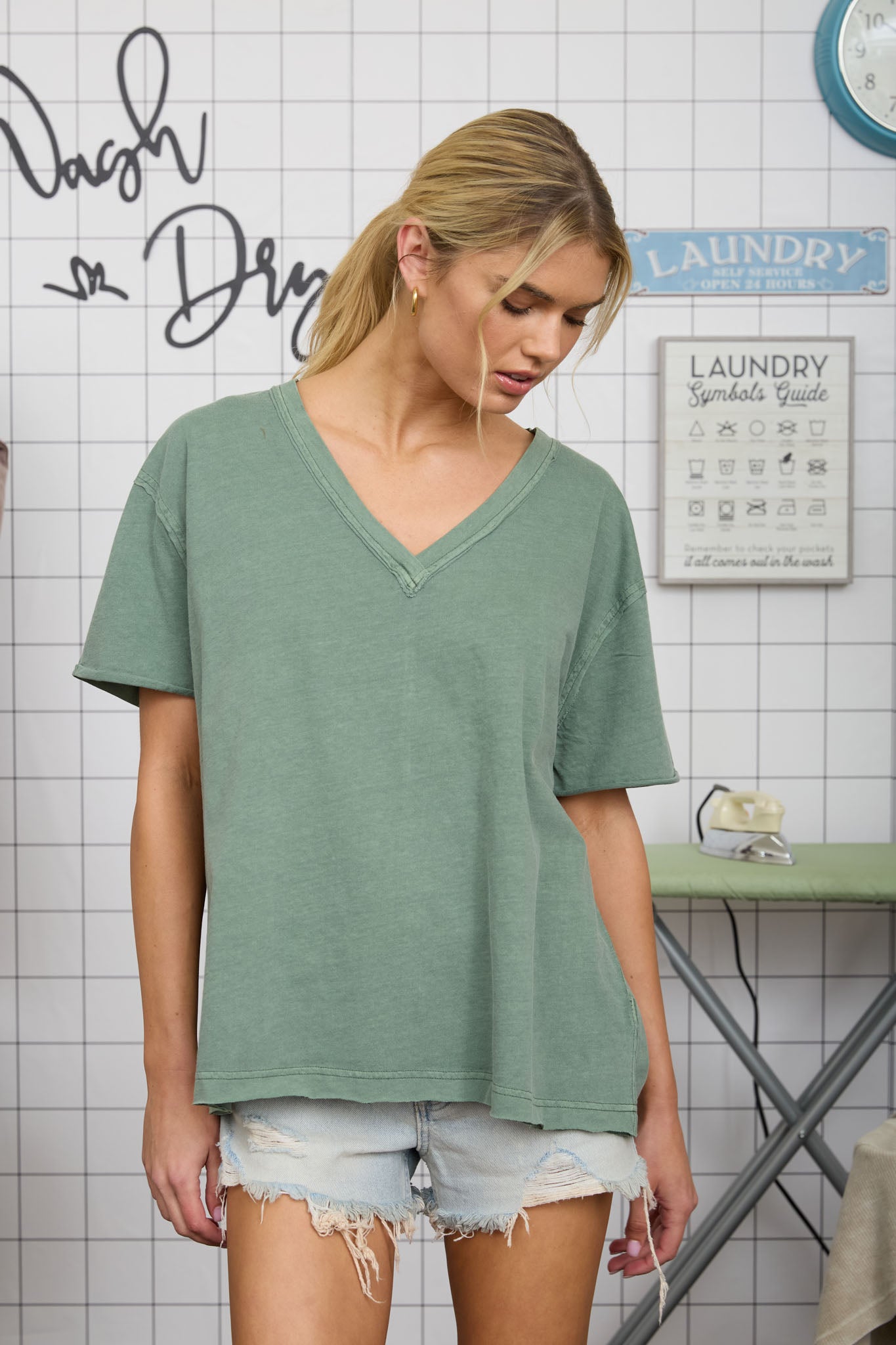 WASHED RELAXED SHORT SLEEVE V NECK KNIT TOP