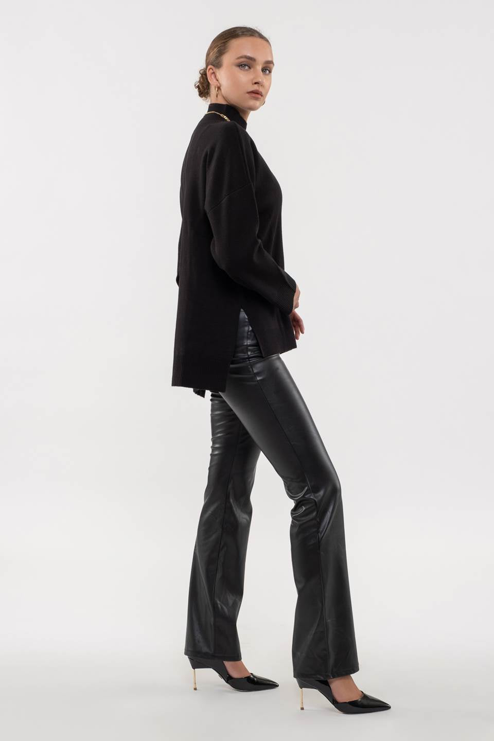 SOLID MOCK NECK SEAM FRONT KNIT SWEATER