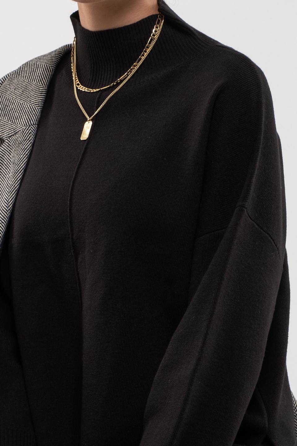 SOLID MOCK NECK SEAM FRONT KNIT SWEATER