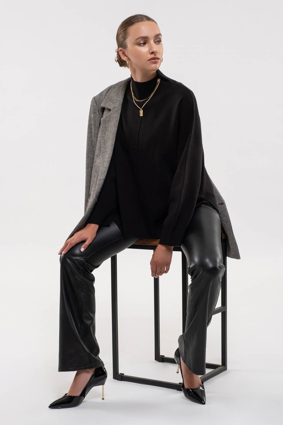 SOLID MOCK NECK SEAM FRONT KNIT SWEATER