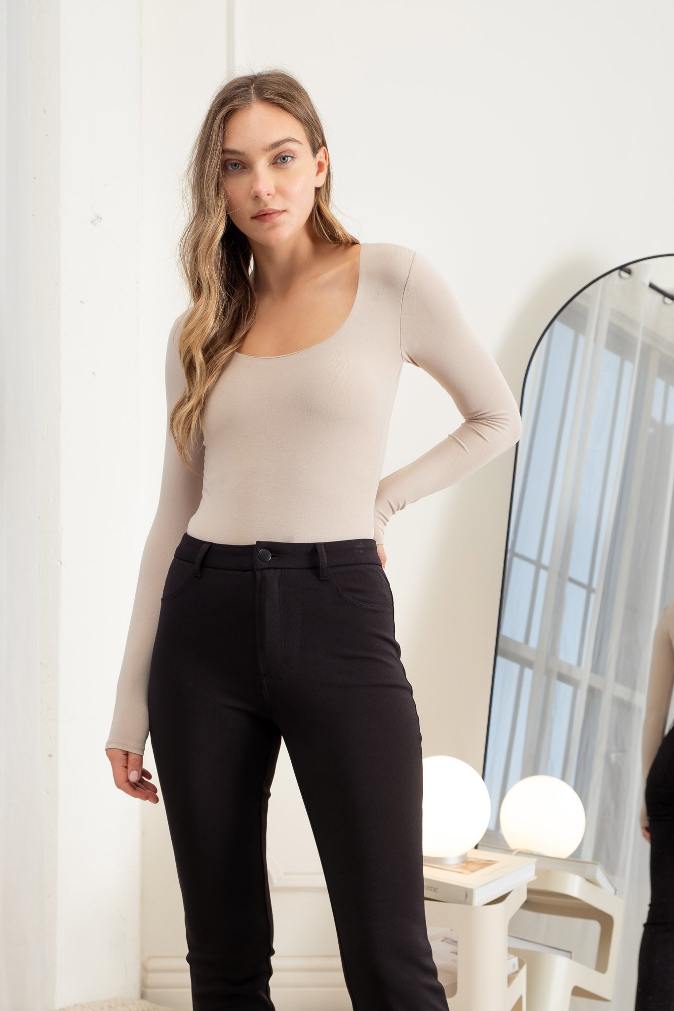 SEAMLESS SCOOP NECK LONG SLEEVE KNIT BODYSUIT