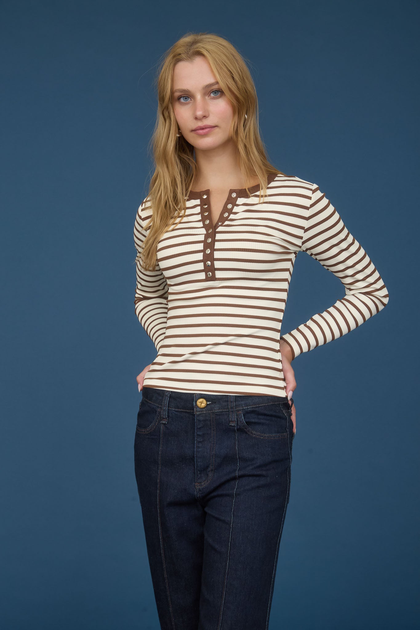 STRIPE SNAP BUTTON HENLEY RIB KNIT TOP