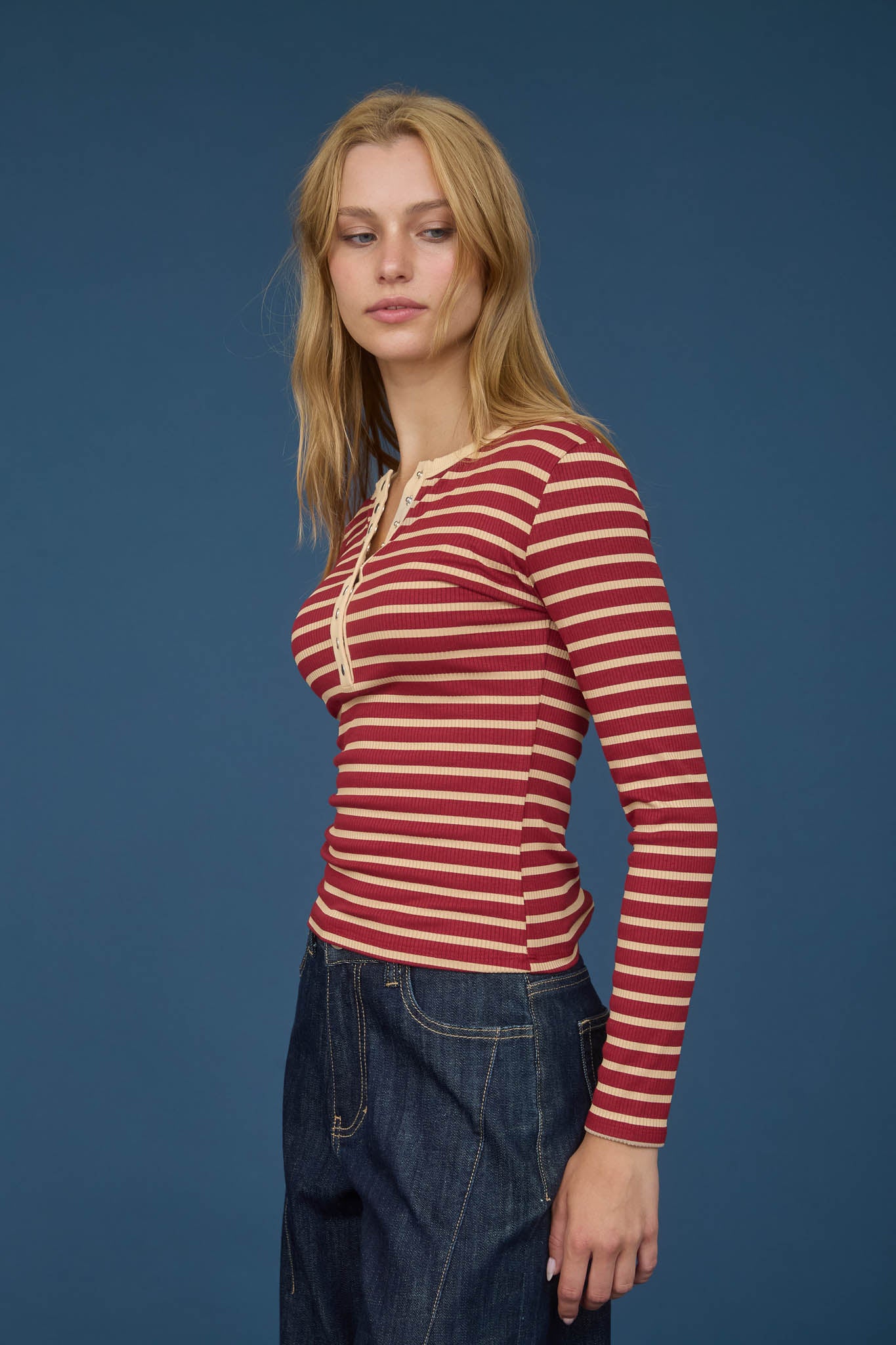 STRIPE SNAP BUTTON HENLEY RIB KNIT TOP