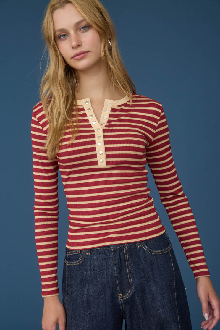 STRIPE SNAP BUTTON HENLEY RIB KNIT TOP