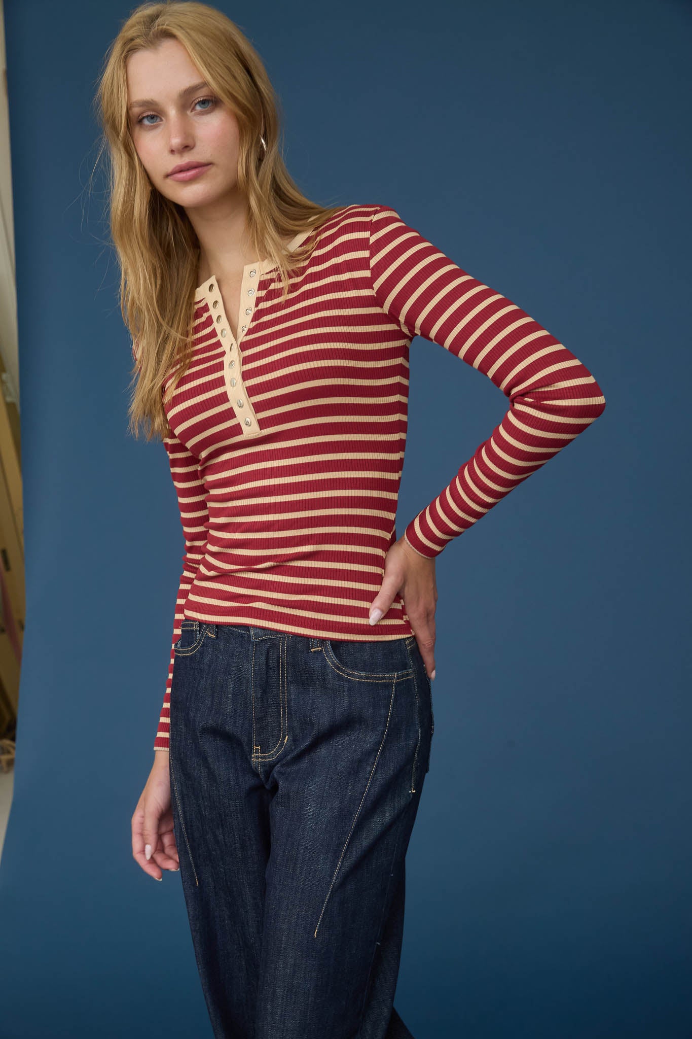 STRIPE SNAP BUTTON HENLEY RIB KNIT TOP