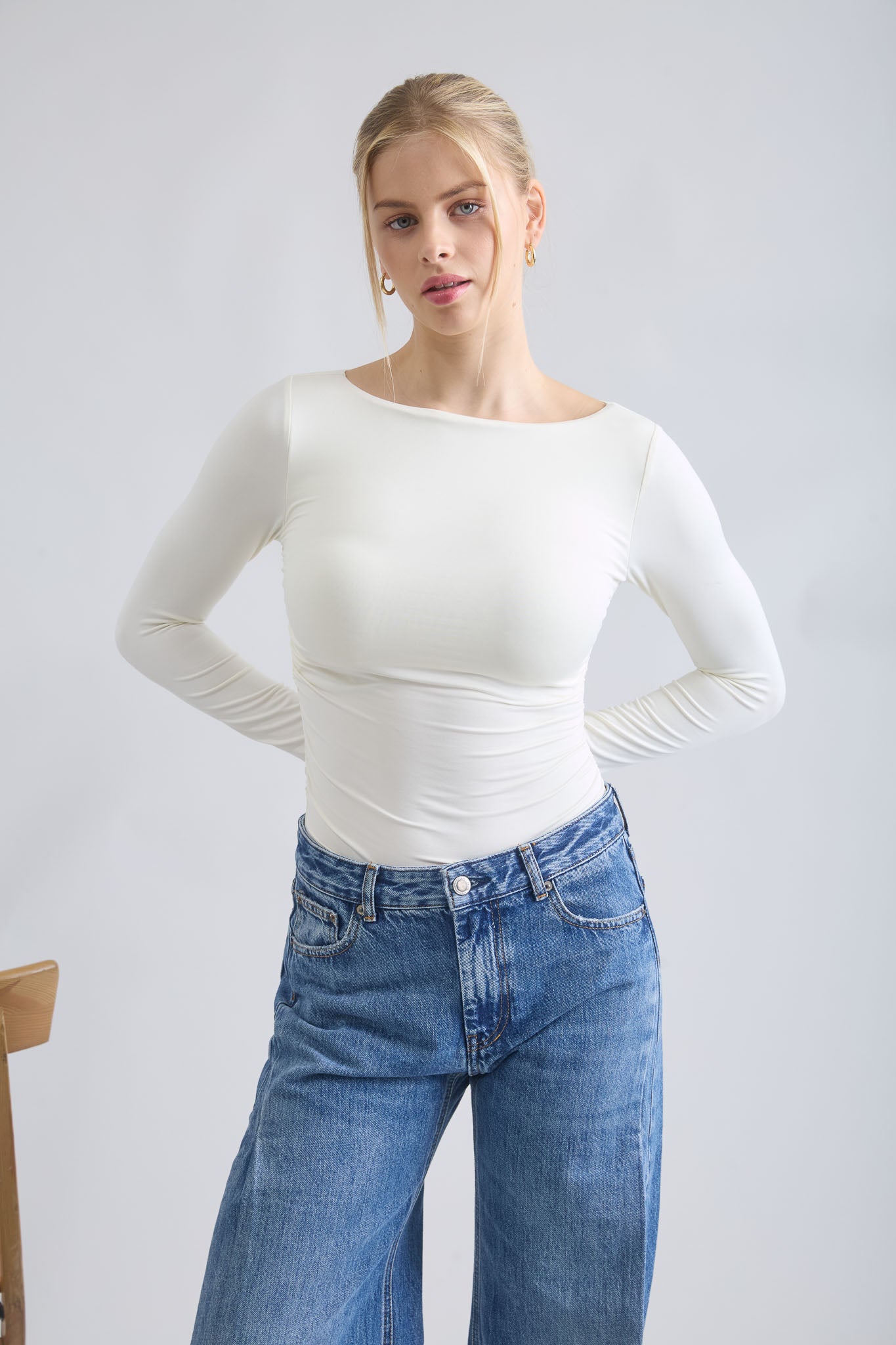 BOAT NECK RUCHED DETAIL LONG SLEEVE KNIT TOP