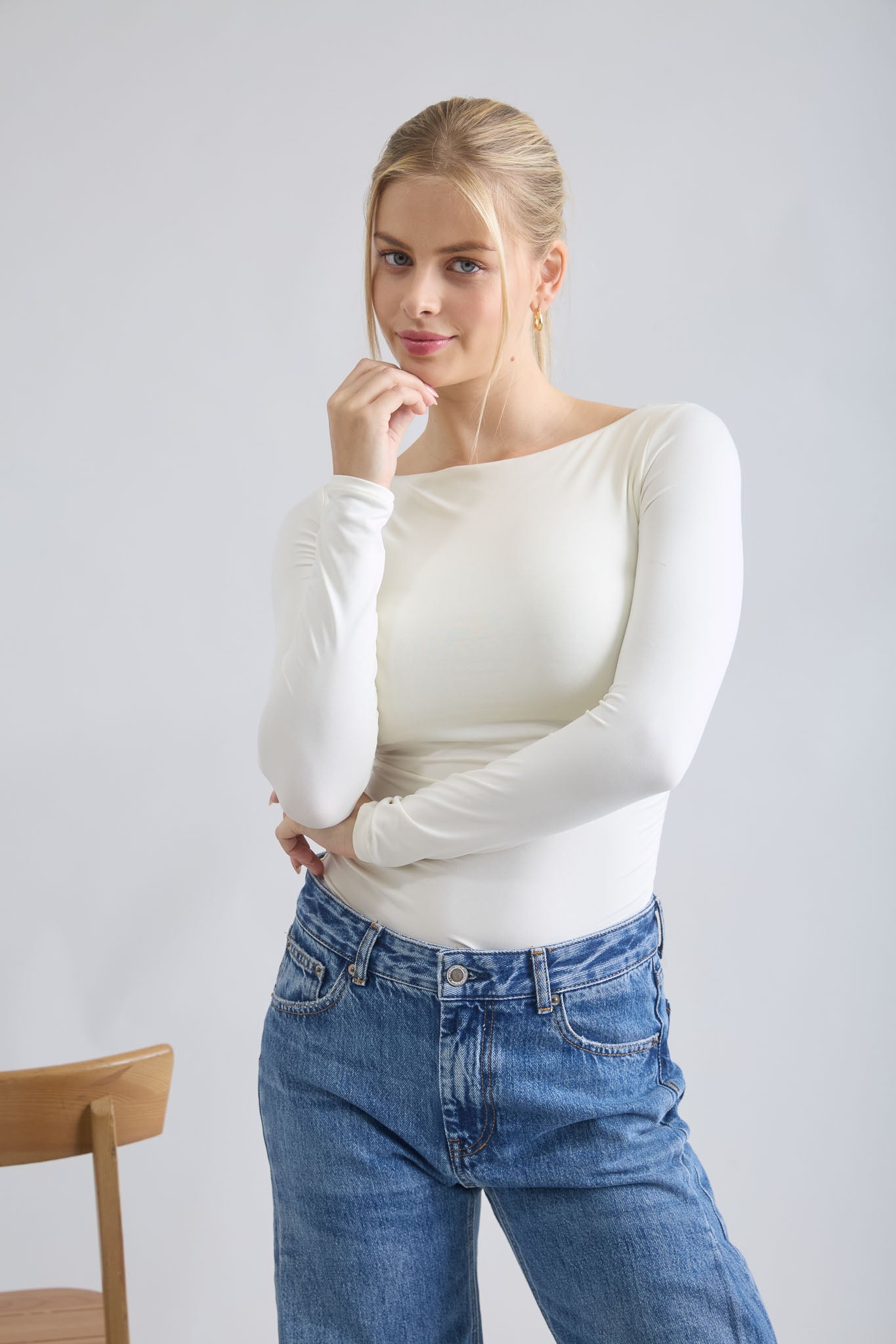 BOAT NECK RUCHED DETAIL LONG SLEEVE KNIT TOP