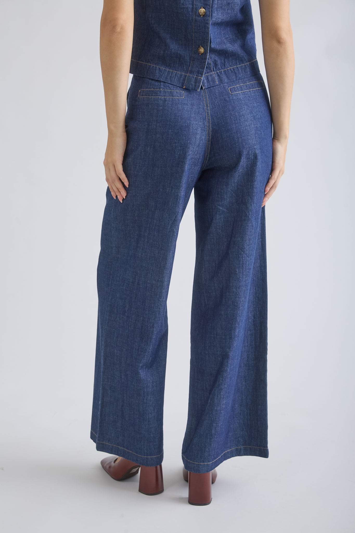 HIGH WAIST PLEATED WIDE LEG DENIM PANTS