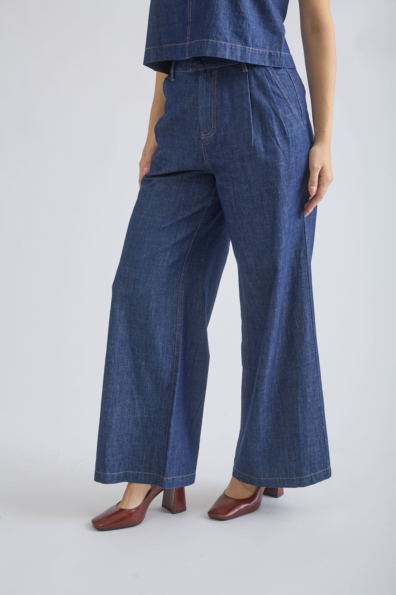HIGH WAIST PLEATED WIDE LEG DENIM PANTS