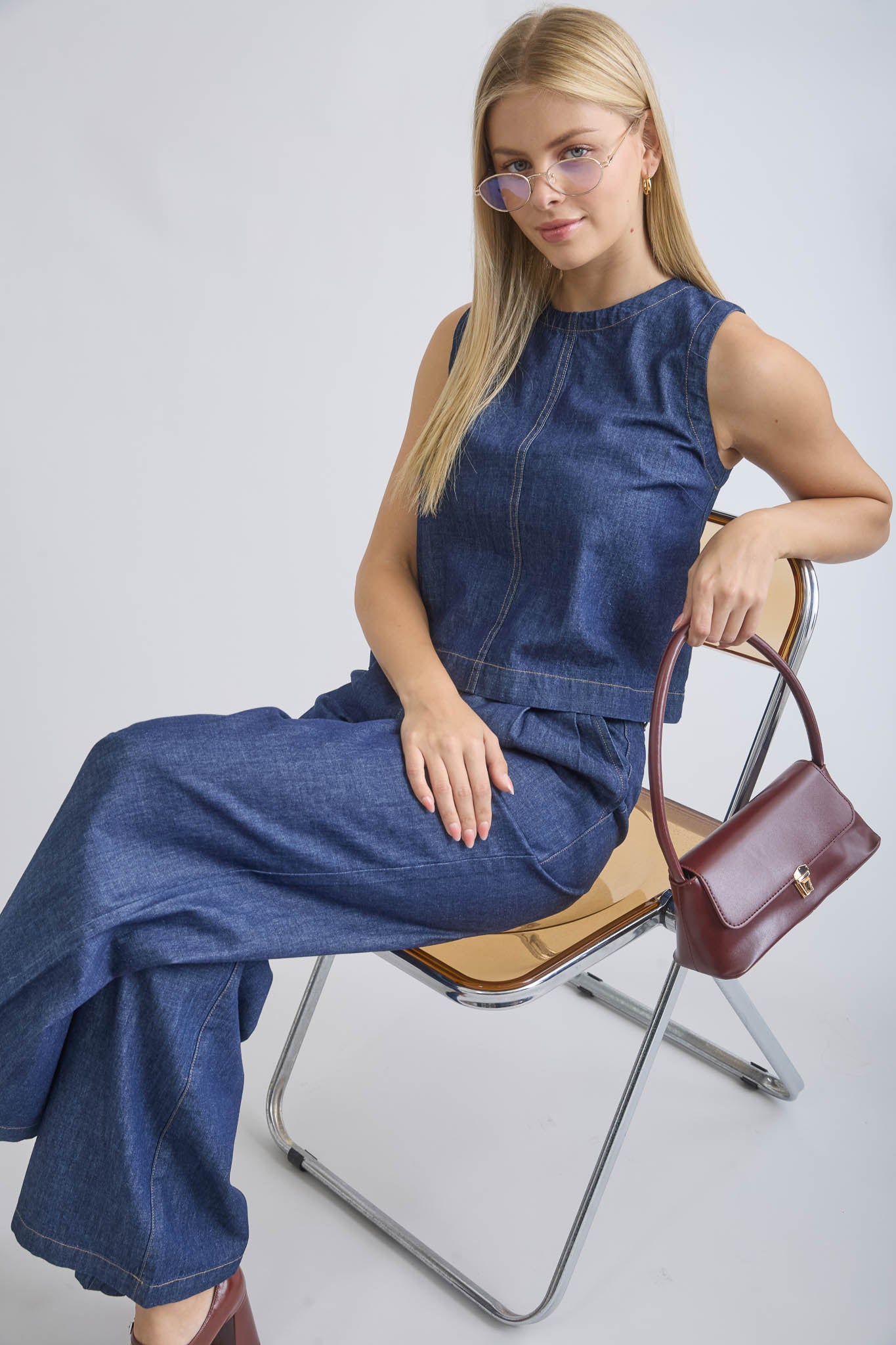 BOAT NECK BACK BUTTON SLEEVELESS DENIM TOP