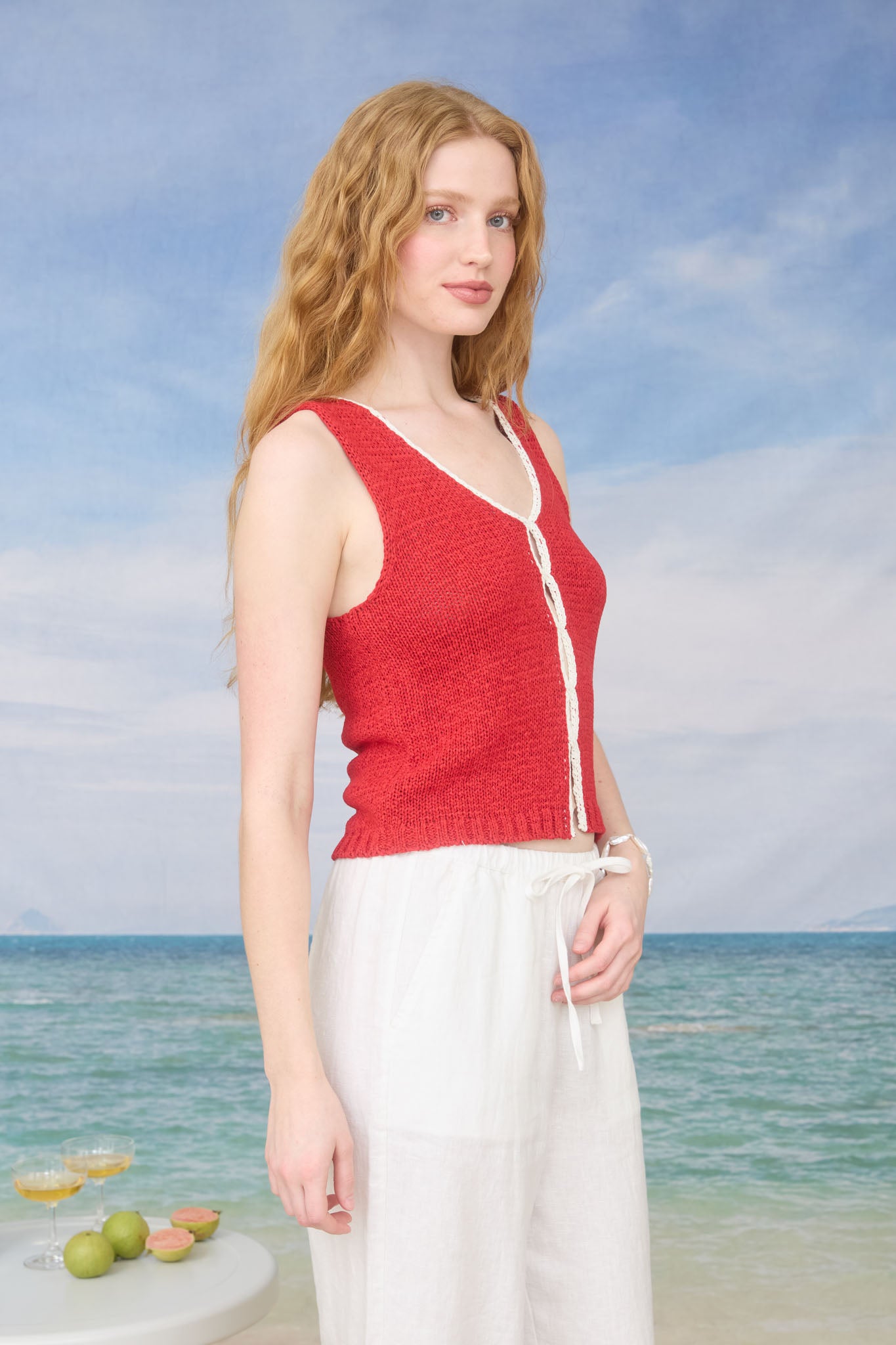 CONTRAST KEYHOLE DETAIL KNIT SWEATER VEST