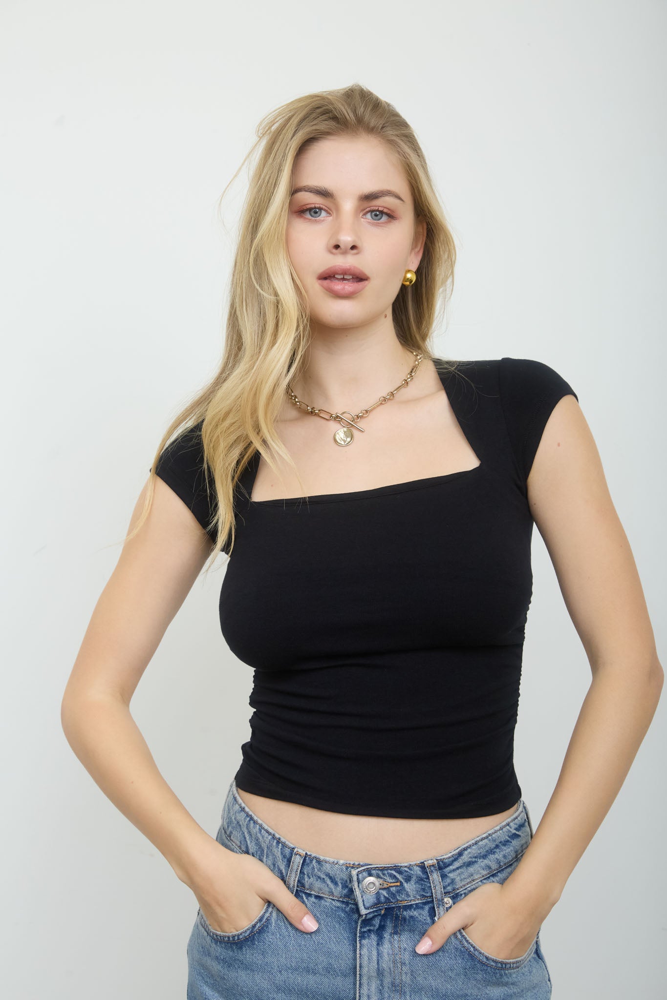 SHORT SLEEVE SQUARE NECKLINE KNIT TOP