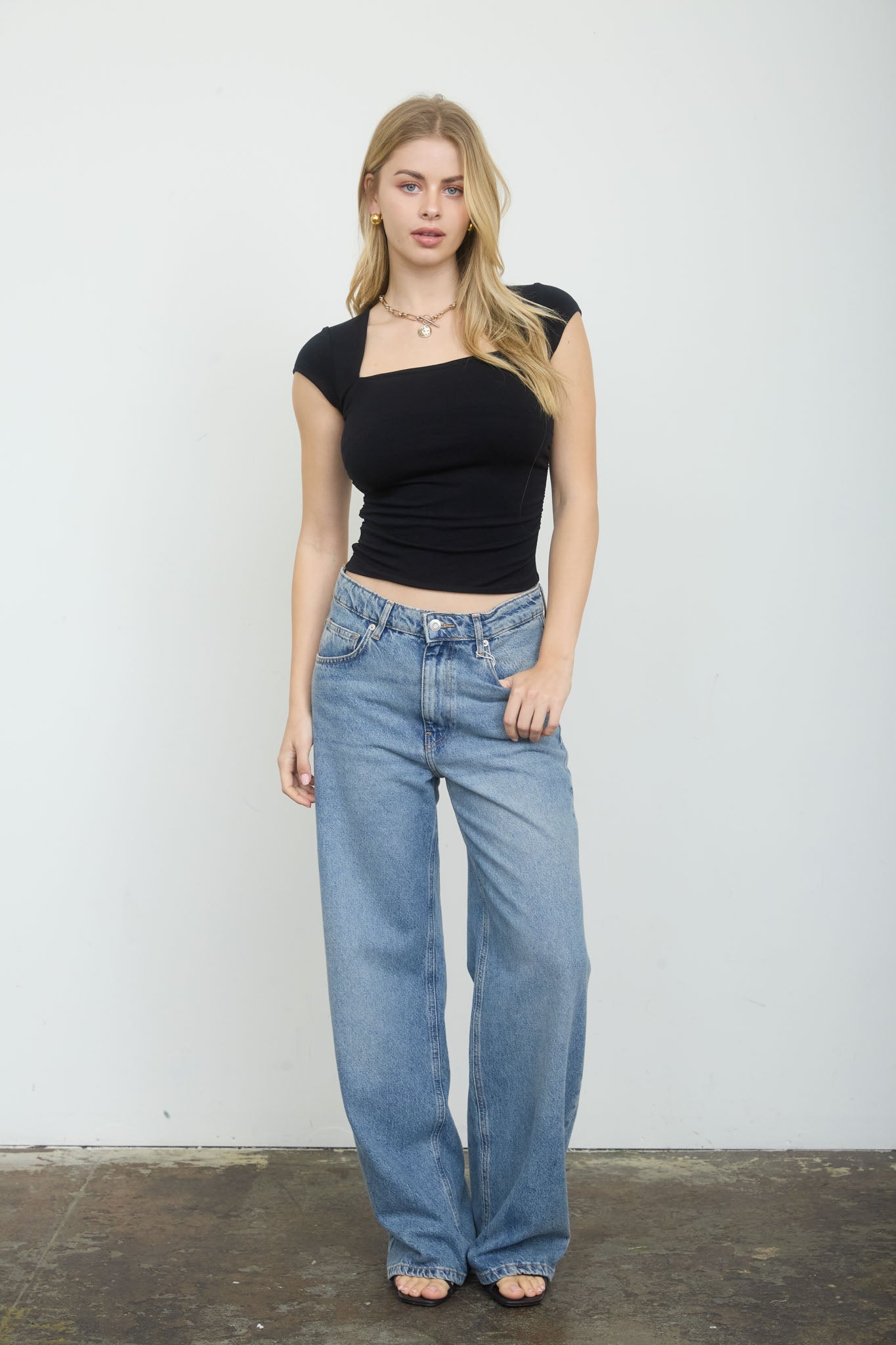 SHORT SLEEVE SQUARE NECKLINE KNIT TOP