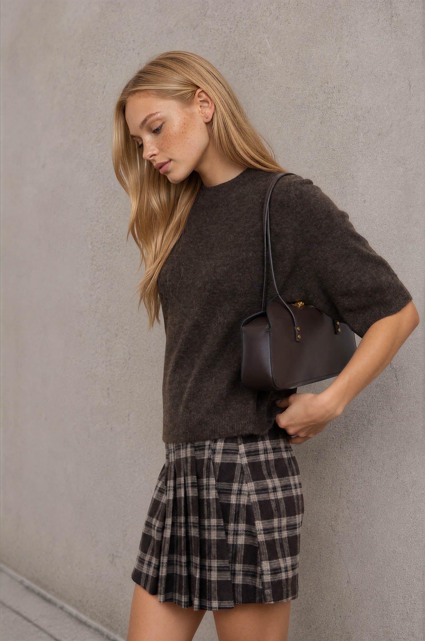 CREWNECK SHORT SLEEVE RIB HEM PULLOVER SWEATER