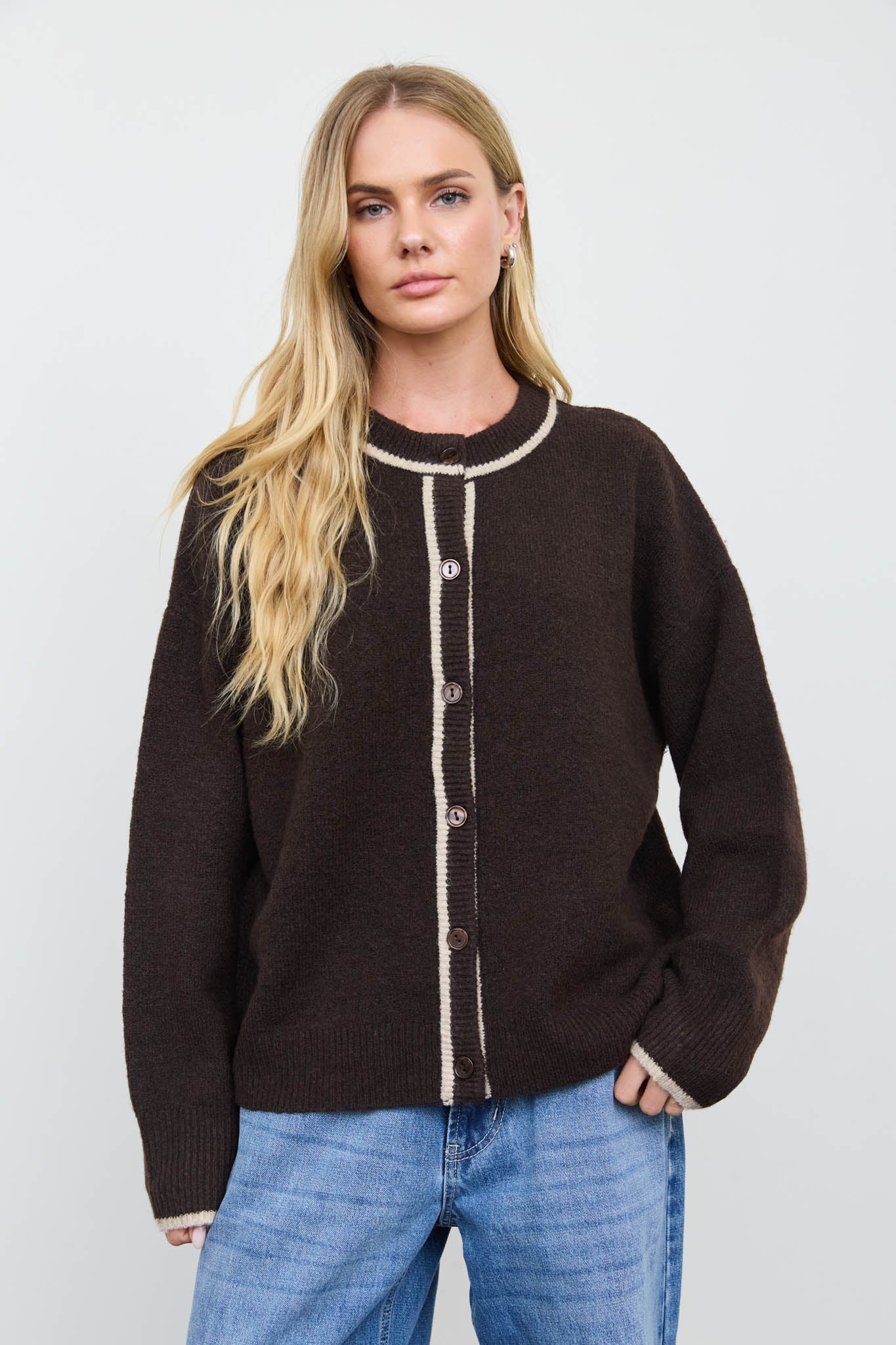 CONTRAST TRIM ROUND NECK FUZZY KNIT CARDIGAN