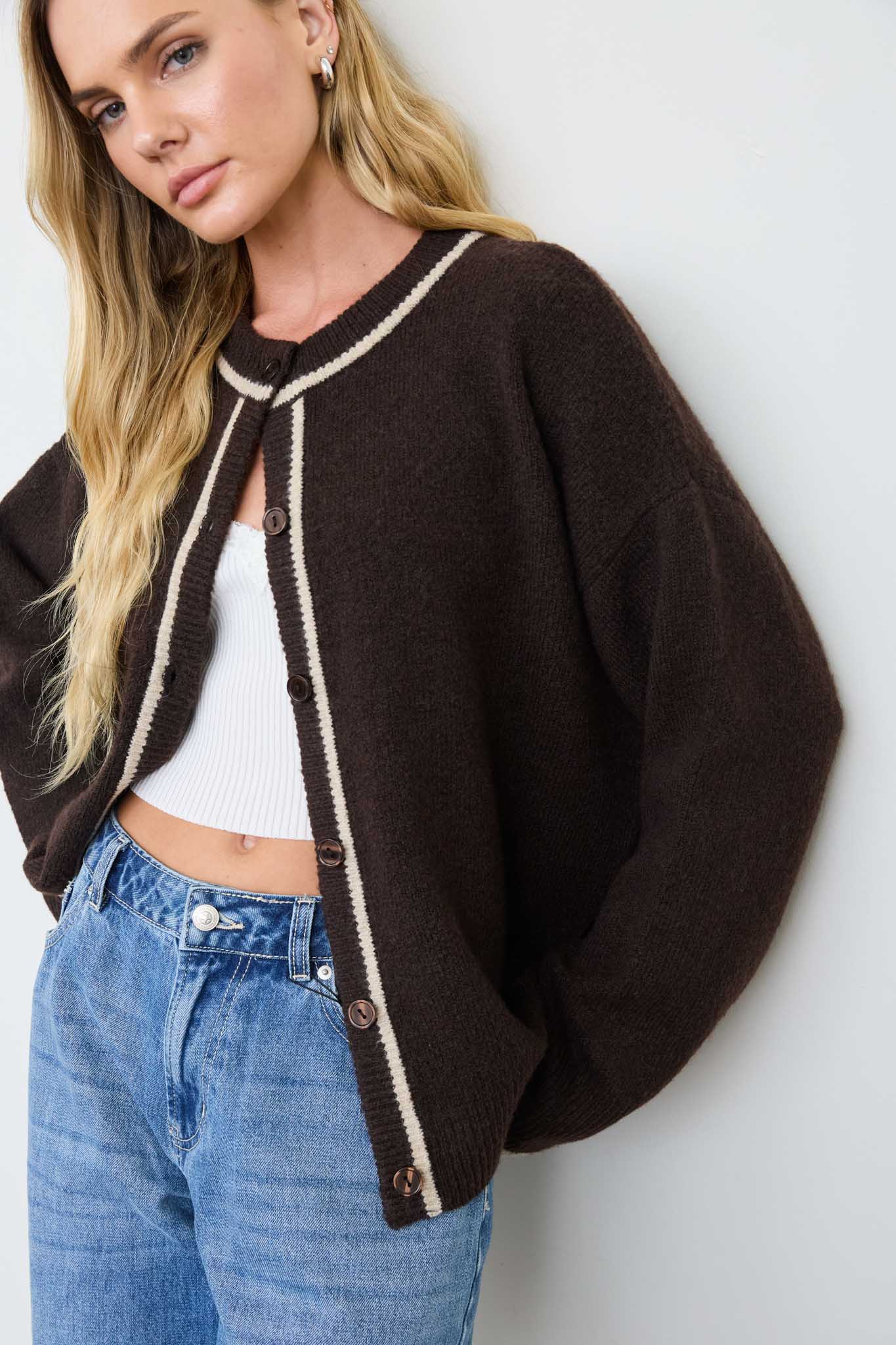 CONTRAST TRIM ROUND NECK FUZZY KNIT CARDIGAN