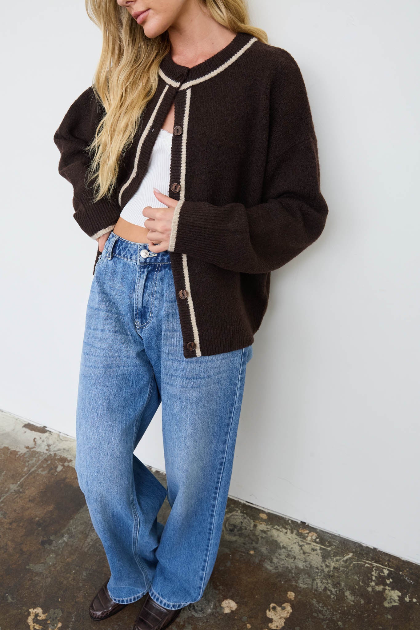 CONTRAST TRIM ROUND NECK FUZZY KNIT CARDIGAN