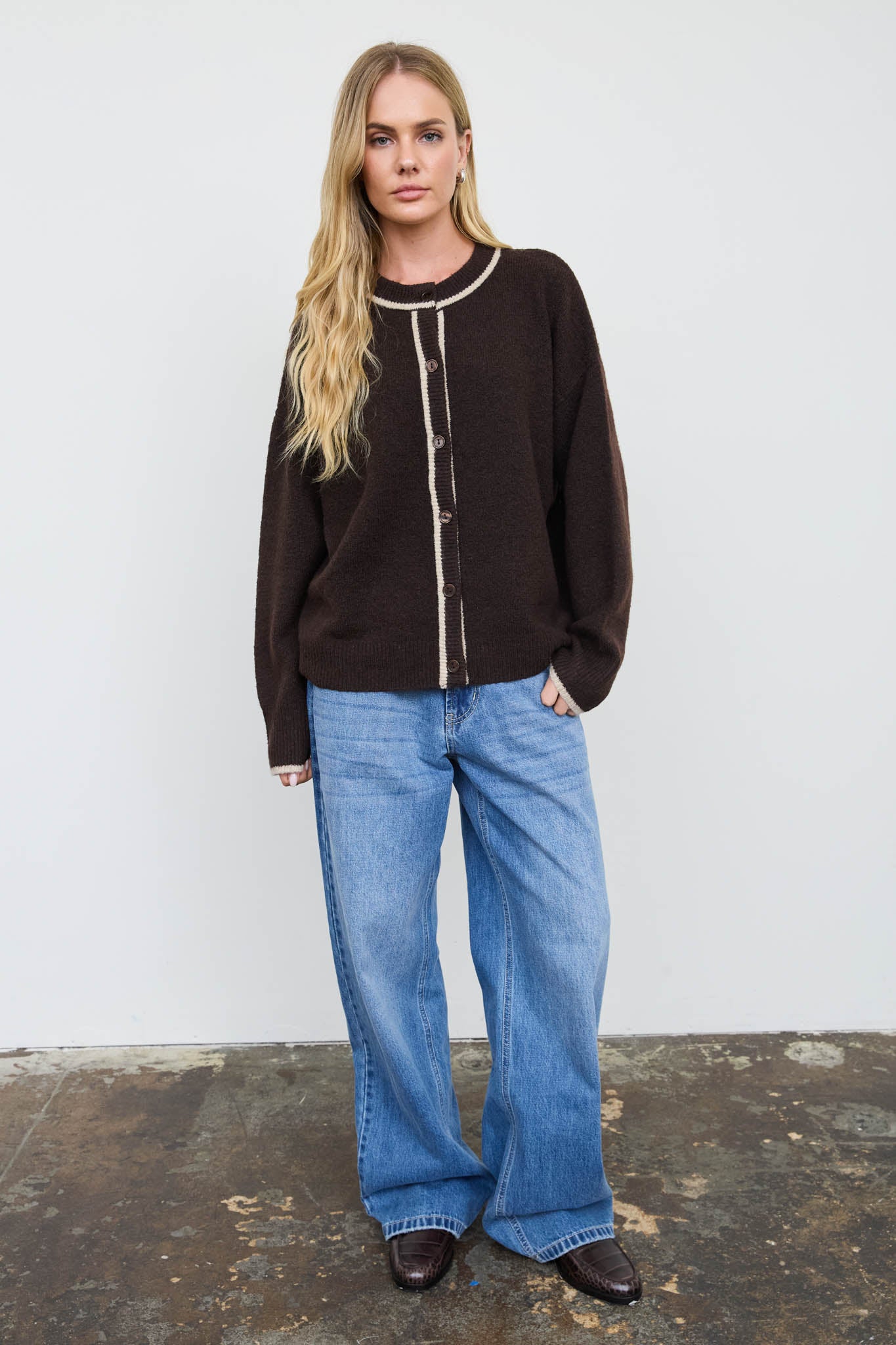 CONTRAST TRIM ROUND NECK FUZZY KNIT CARDIGAN