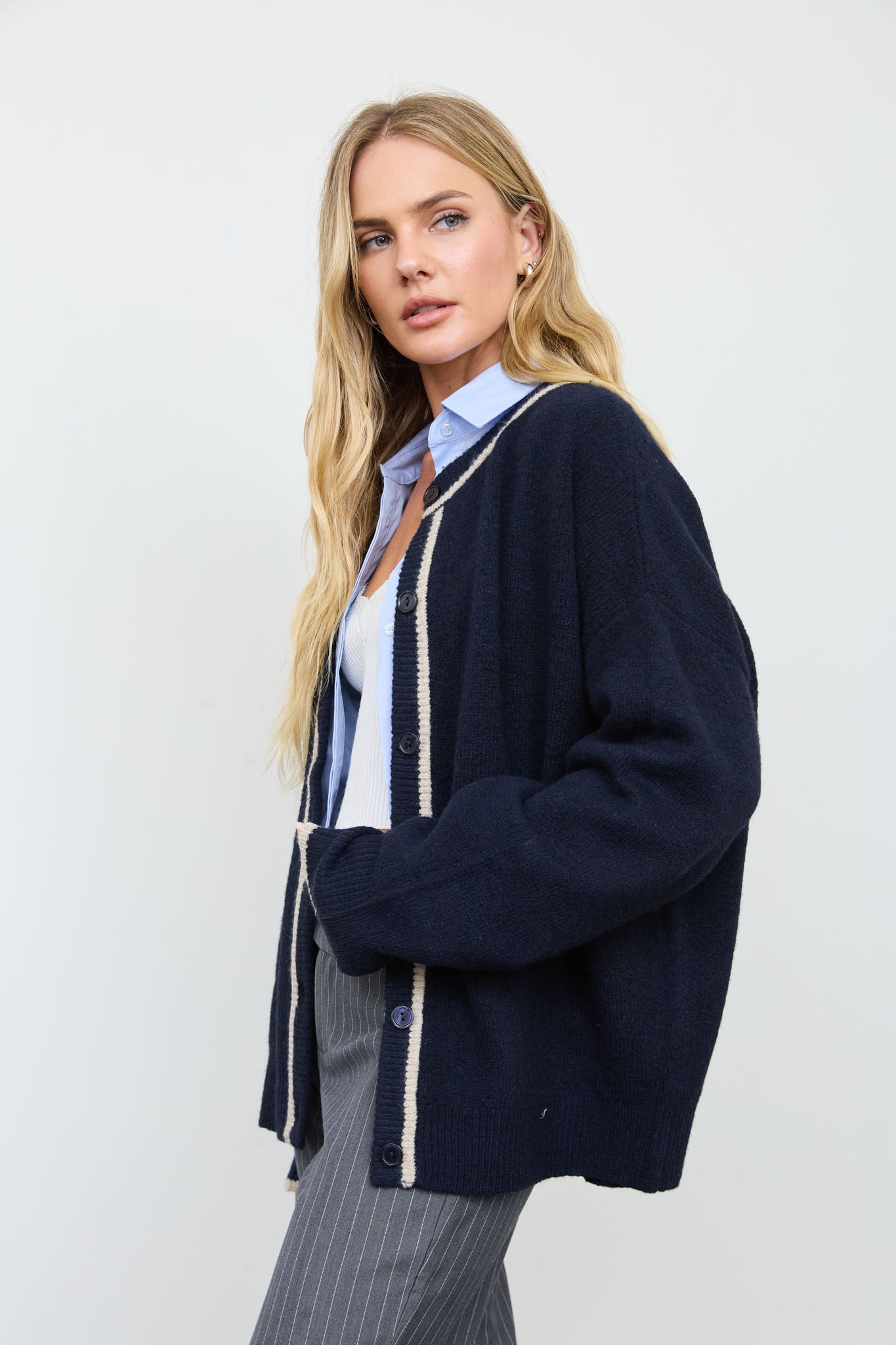 CONTRAST TRIM ROUND NECK FUZZY KNIT CARDIGAN