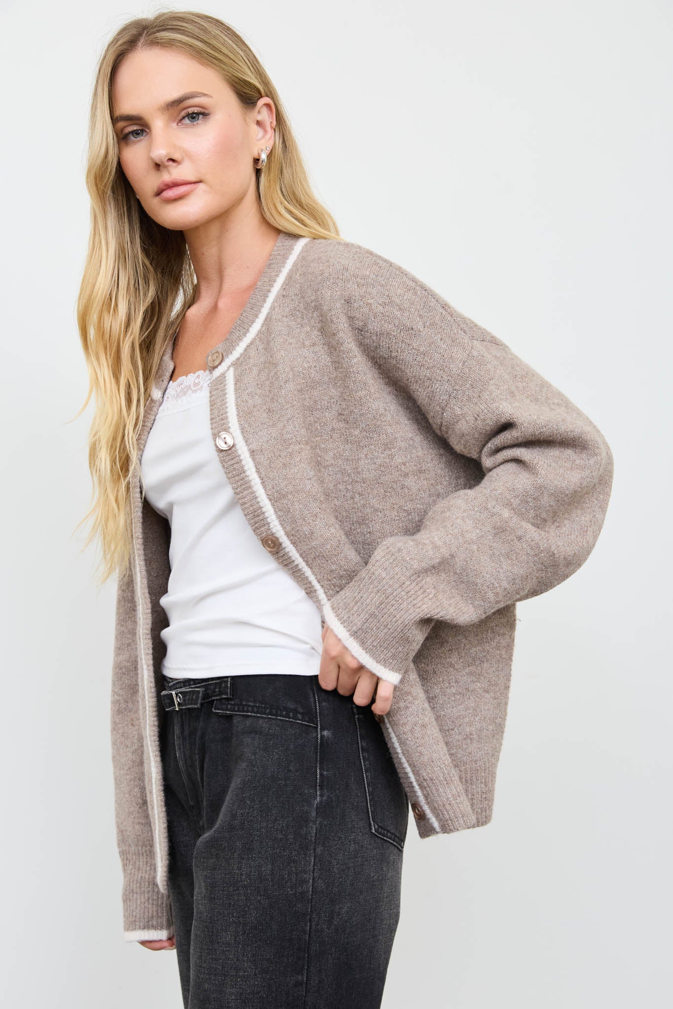 CONTRAST TRIM ROUND NECK FUZZY KNIT CARDIGAN