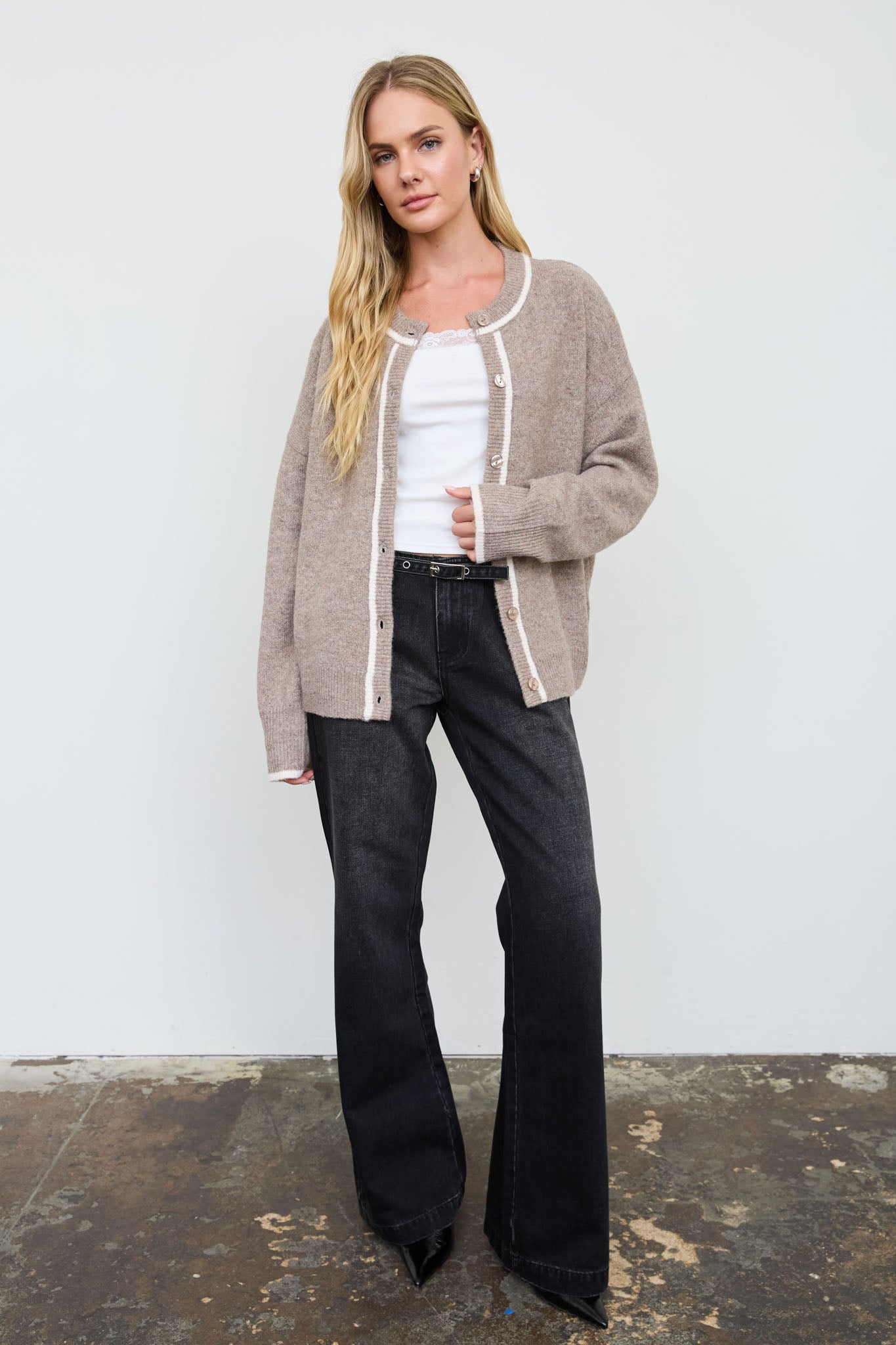 CONTRAST TRIM ROUND NECK FUZZY KNIT CARDIGAN