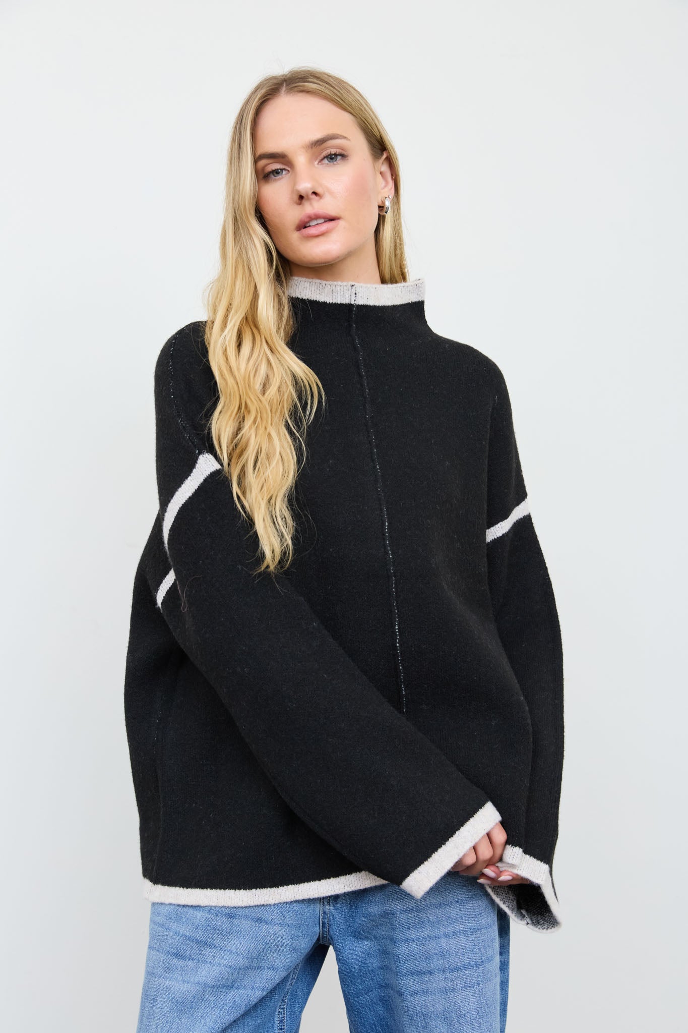 CONTRAST FRONT SEAM MOCK NECK OVERSIZED SWEATER