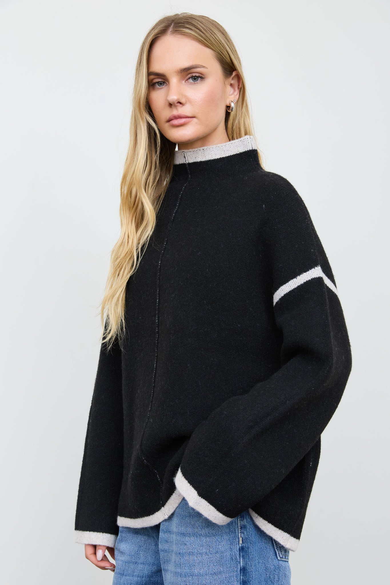 CONTRAST FRONT SEAM MOCK NECK OVERSIZED SWEATER