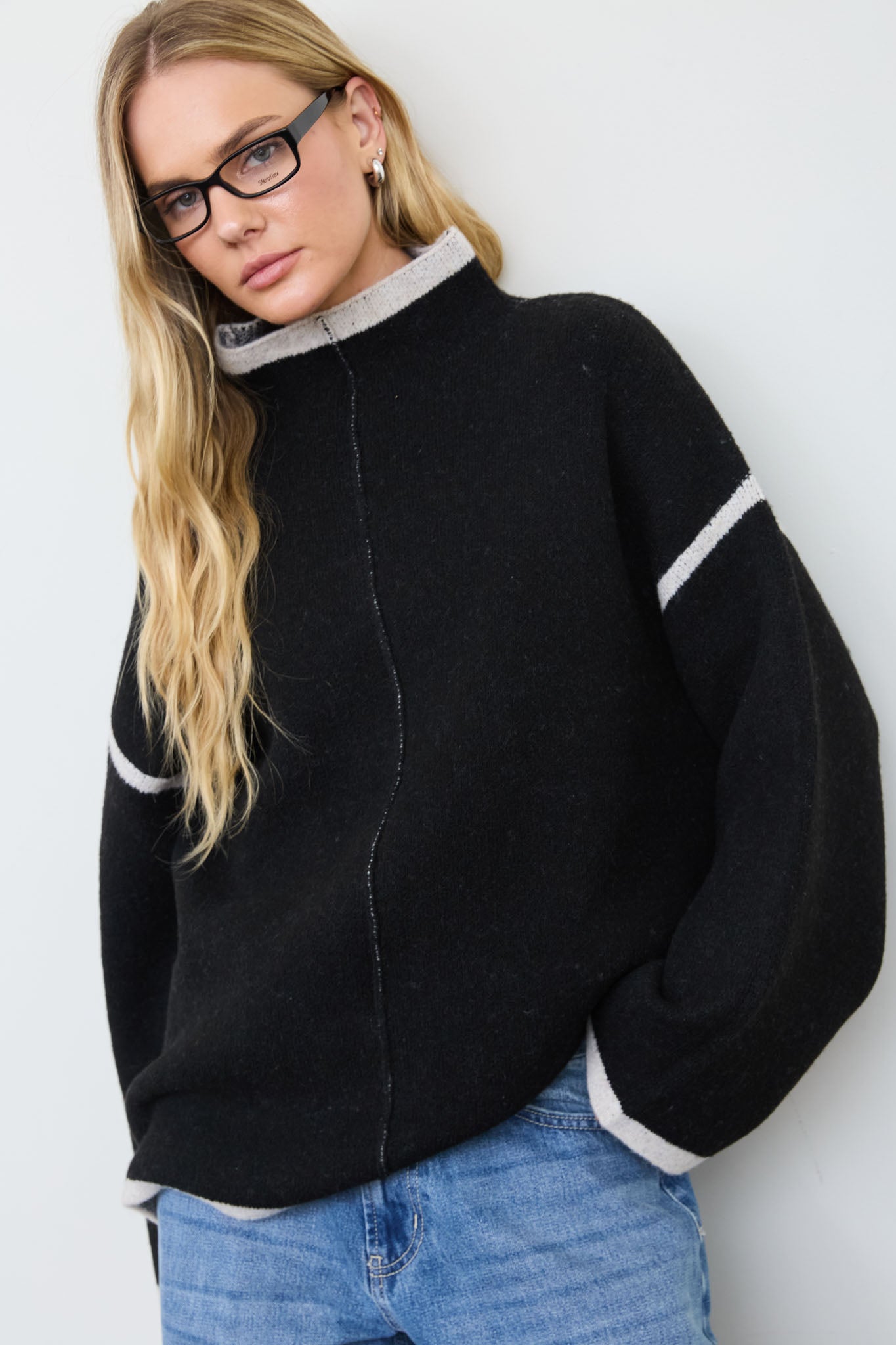CONTRAST FRONT SEAM MOCK NECK OVERSIZED SWEATER