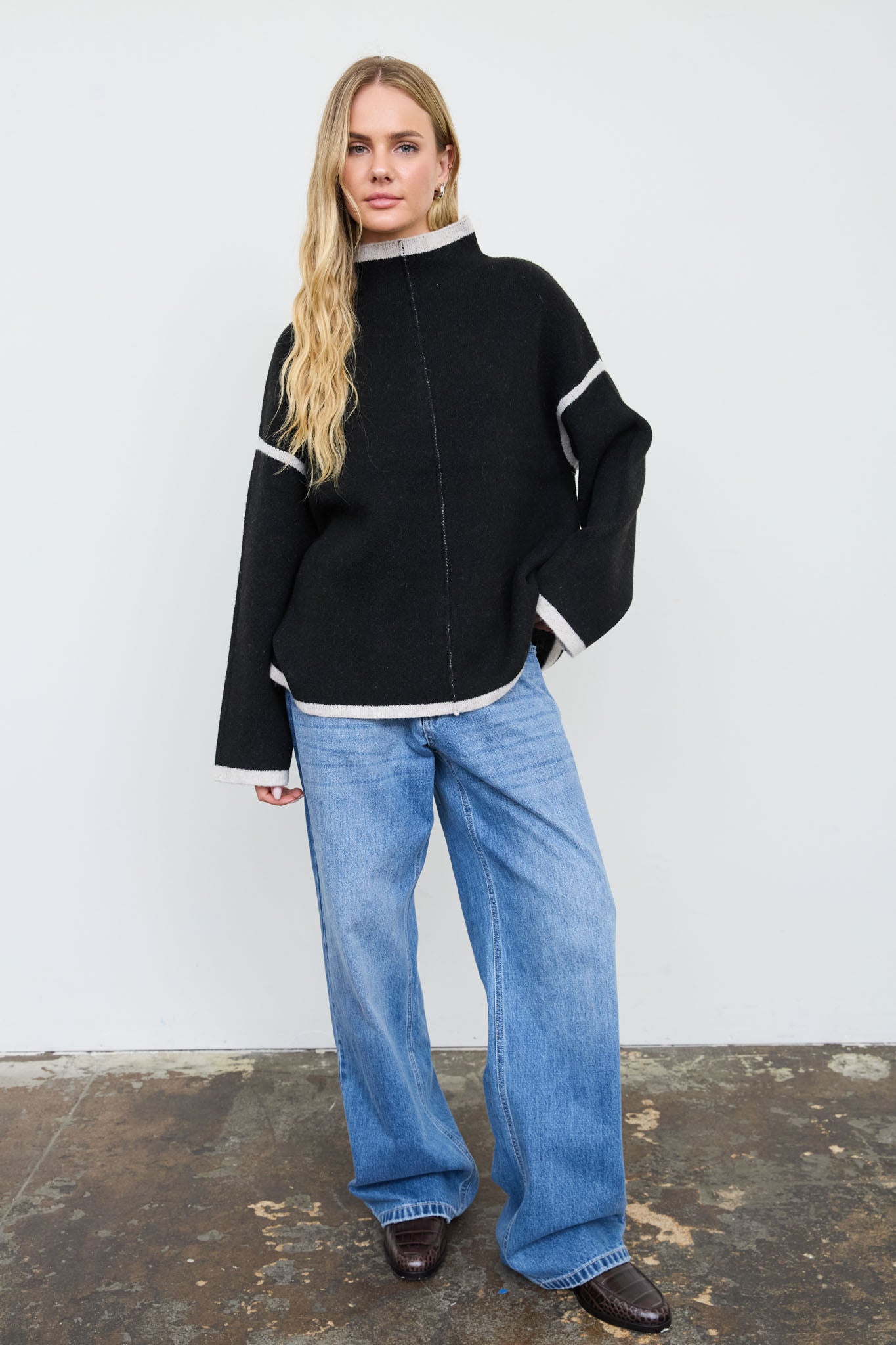 CONTRAST FRONT SEAM MOCK NECK OVERSIZED SWEATER