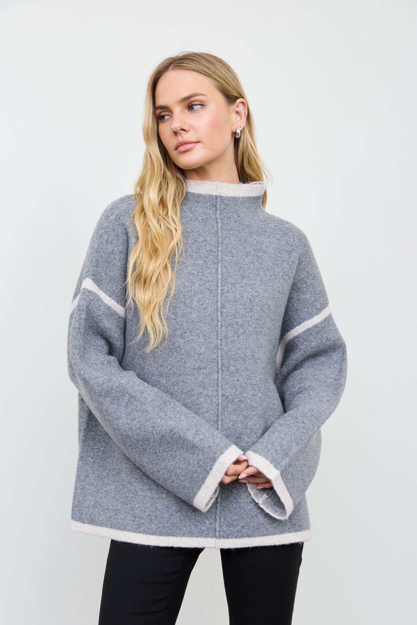 CONTRAST FRONT SEAM MOCK NECK OVERSIZED SWEATER