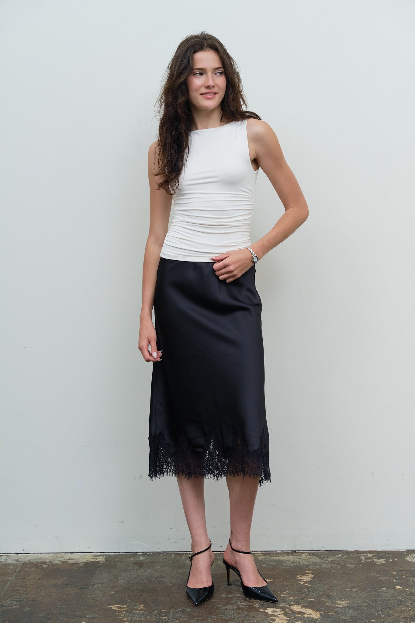 SATIN SCALLOPED LACE TRIM MIDI SKIRT