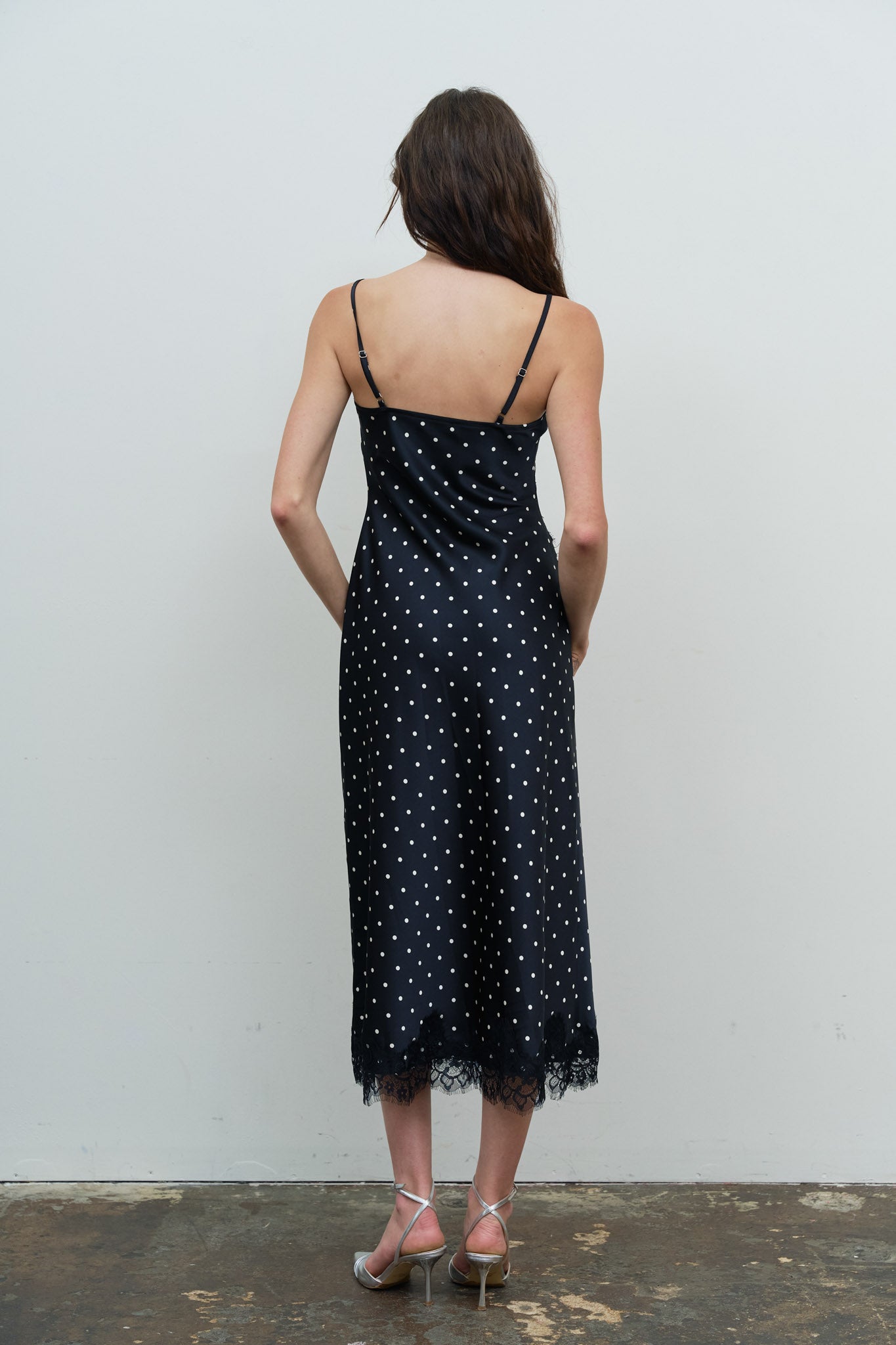 CONTRAST LACE TRIM SPAGHETTI STRAP MIDI DRESS