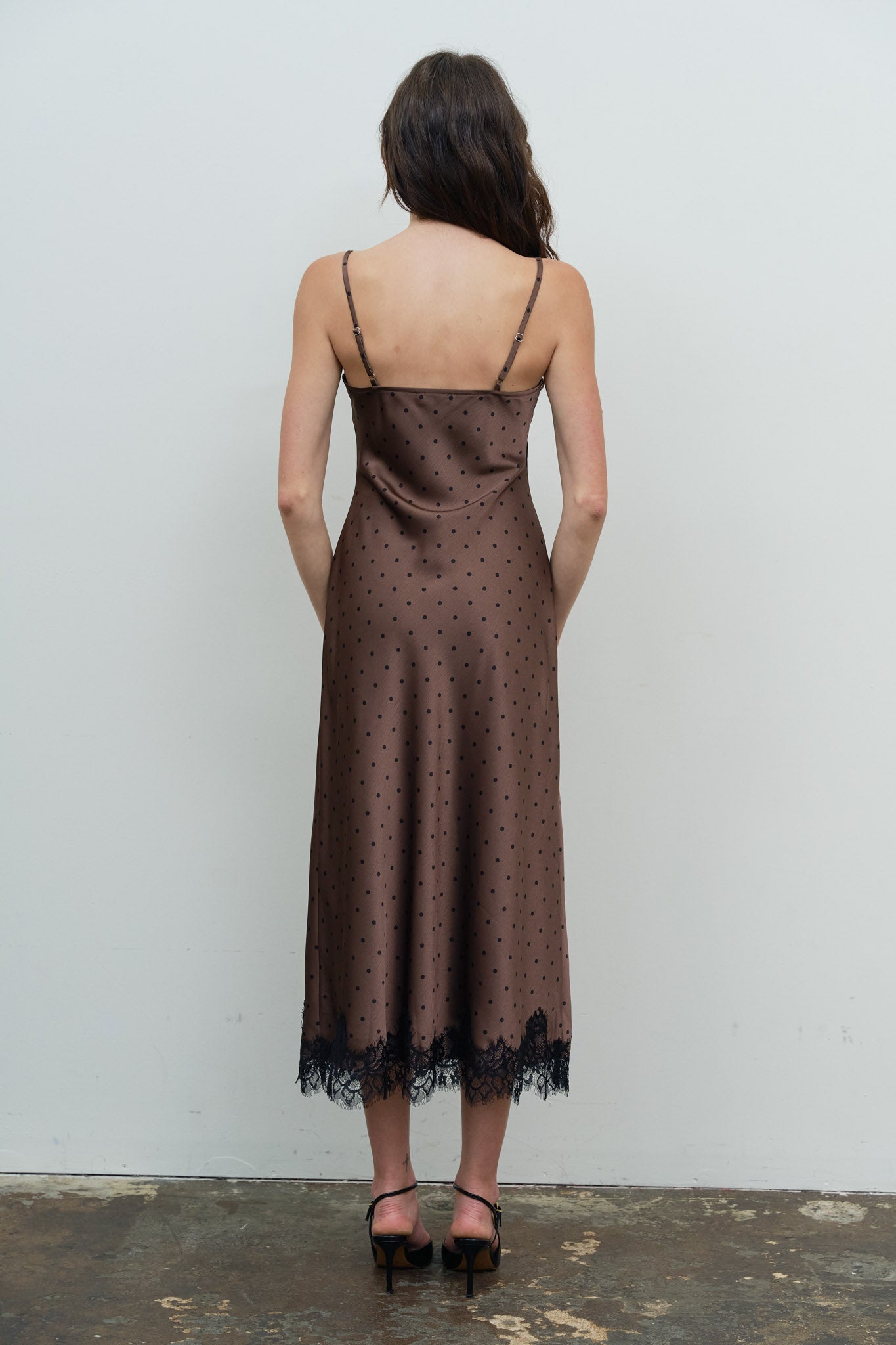CONTRAST LACE TRIM SPAGHETTI STRAP MIDI DRESS