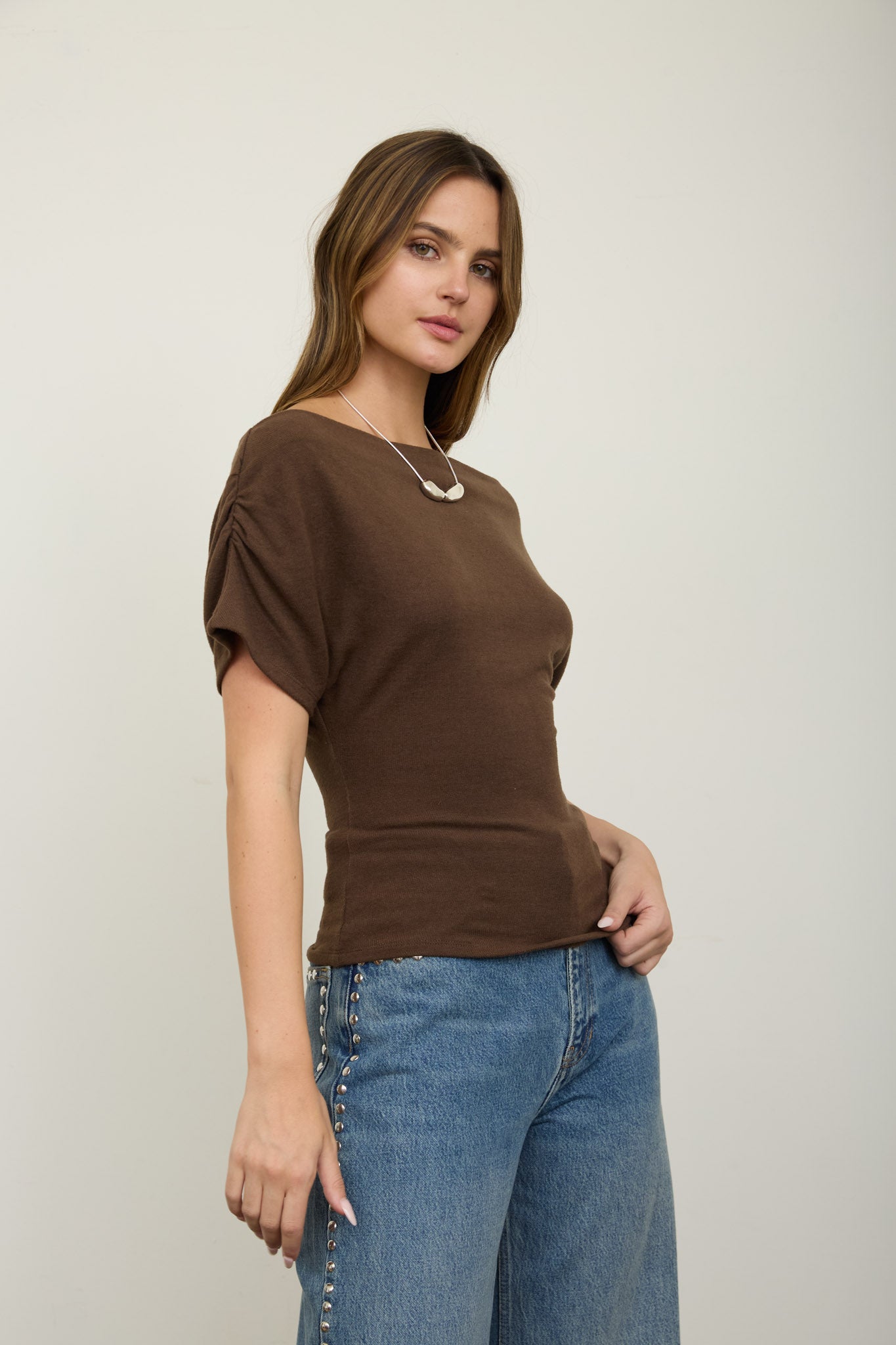 ONE-SHOULDER RUCHED SHORT SLEEVE KNIT TOP