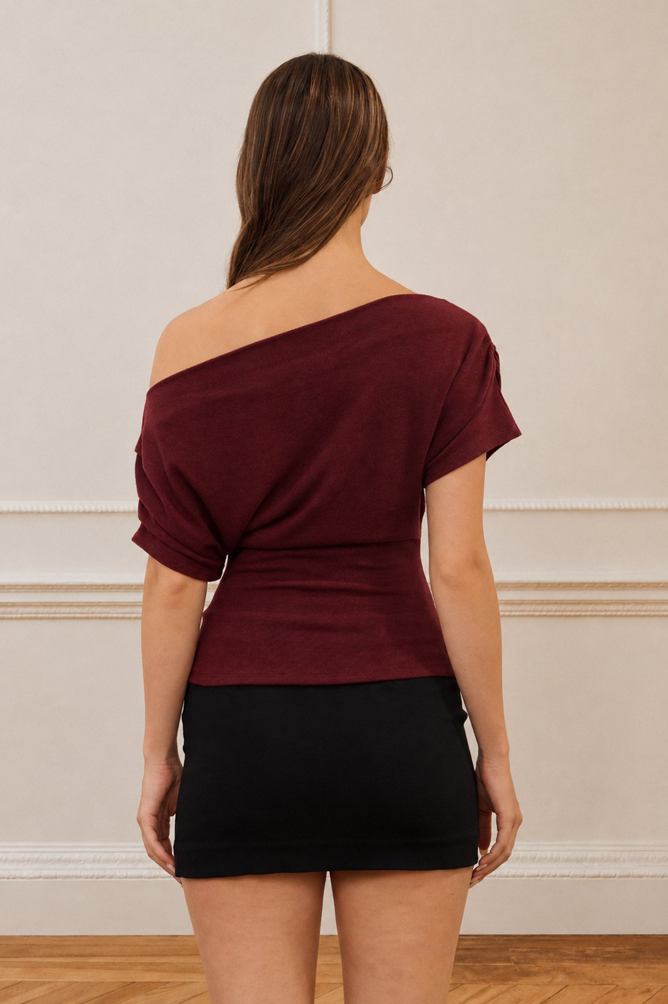 ONE-SHOULDER RUCHED SHORT SLEEVE KNIT TOP