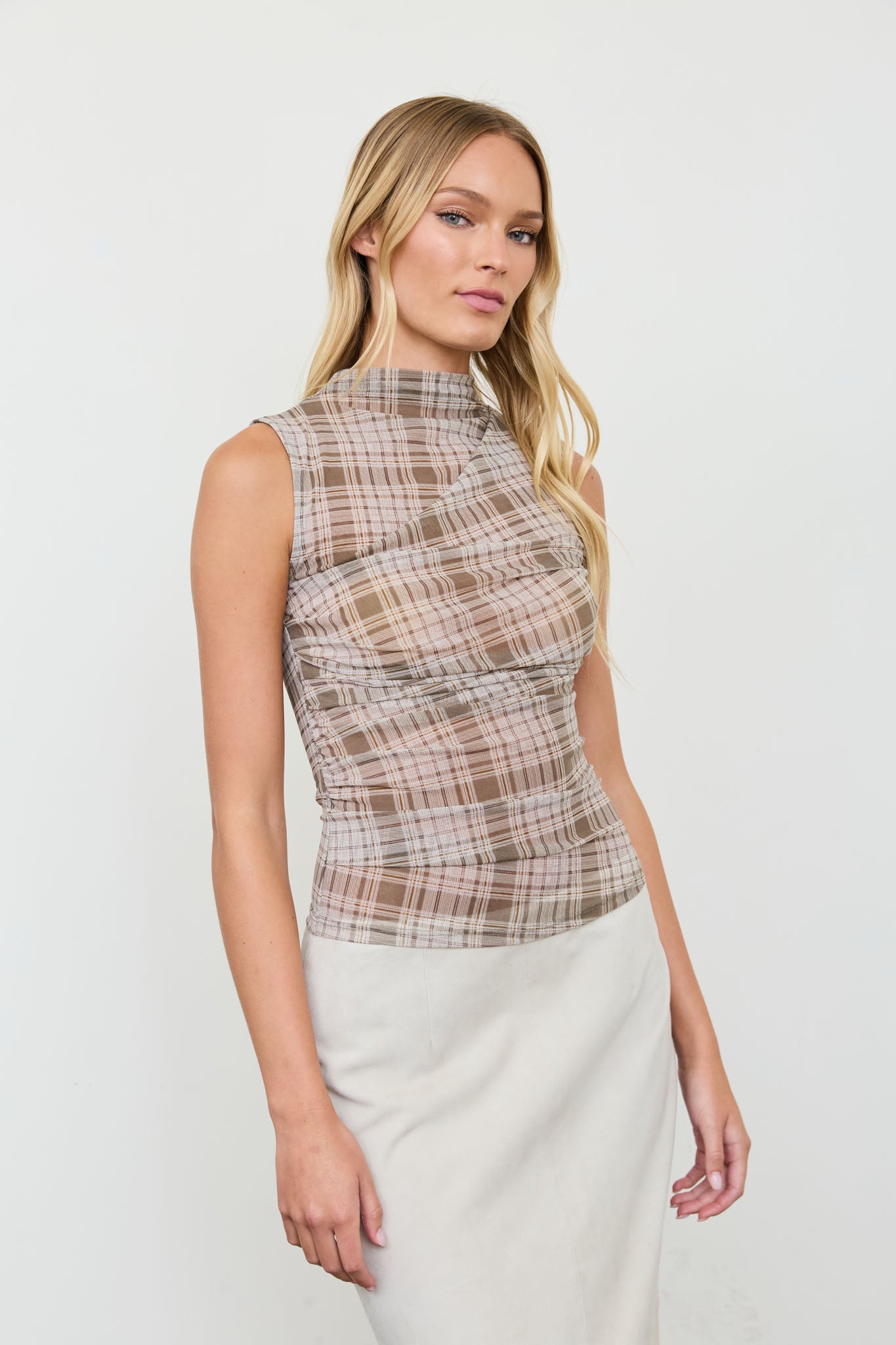 PLAID MOCK NECK RUCHED SLEEVELESS MESH KNIT TOP