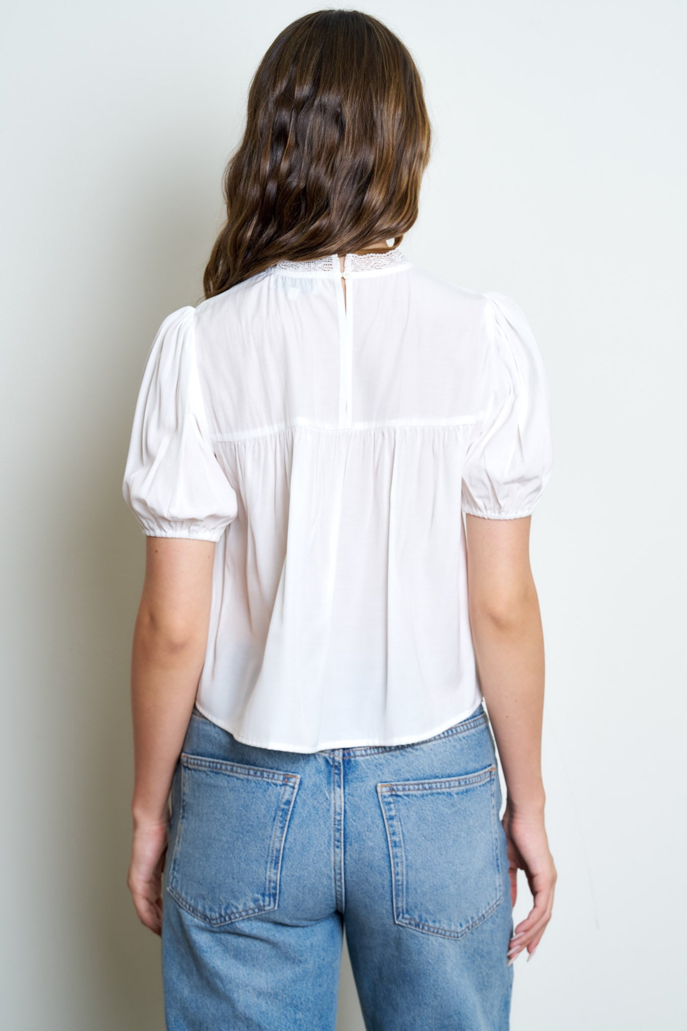 LACE-TRIM PINTUCK PUFF SLEEVE CROPPED TOP