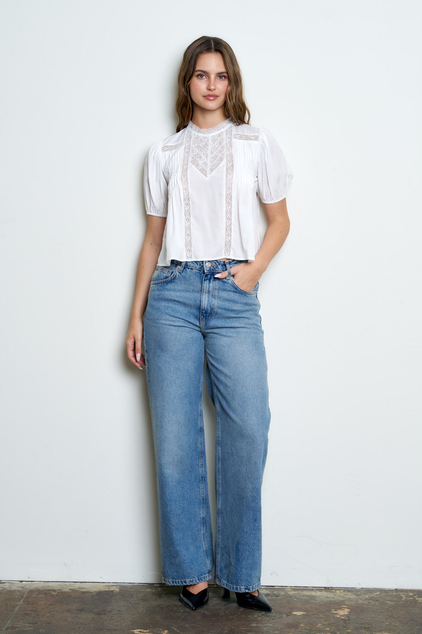LACE-TRIM PINTUCK PUFF SLEEVE CROPPED TOP
