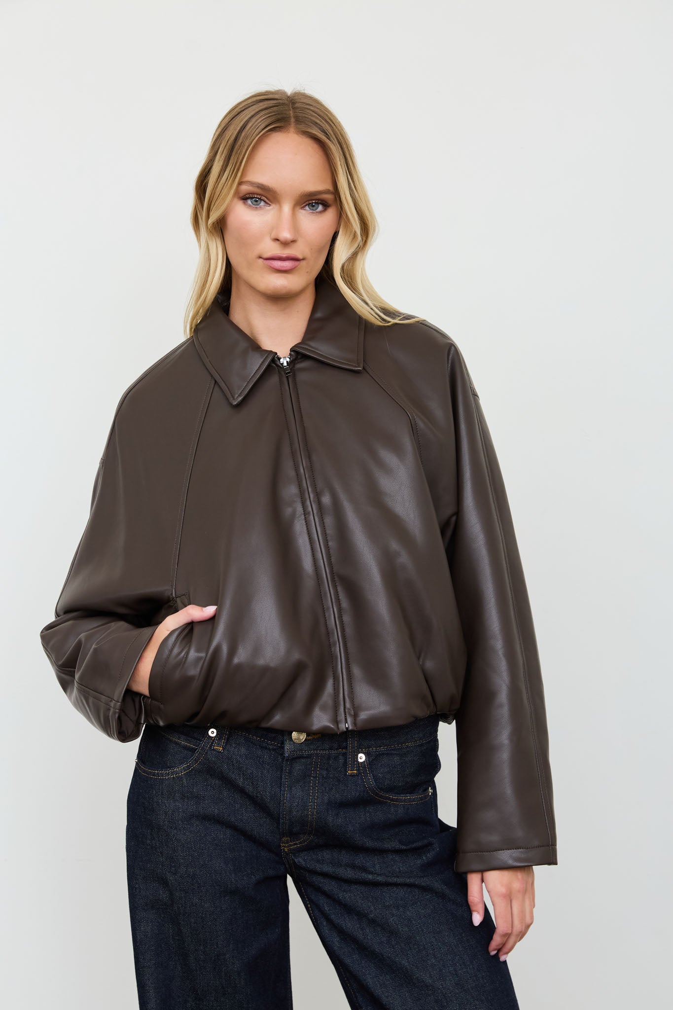 COLLARED ZIP-UP CROPPED FAUX LEATHER JACKET (PRE-ORDER)