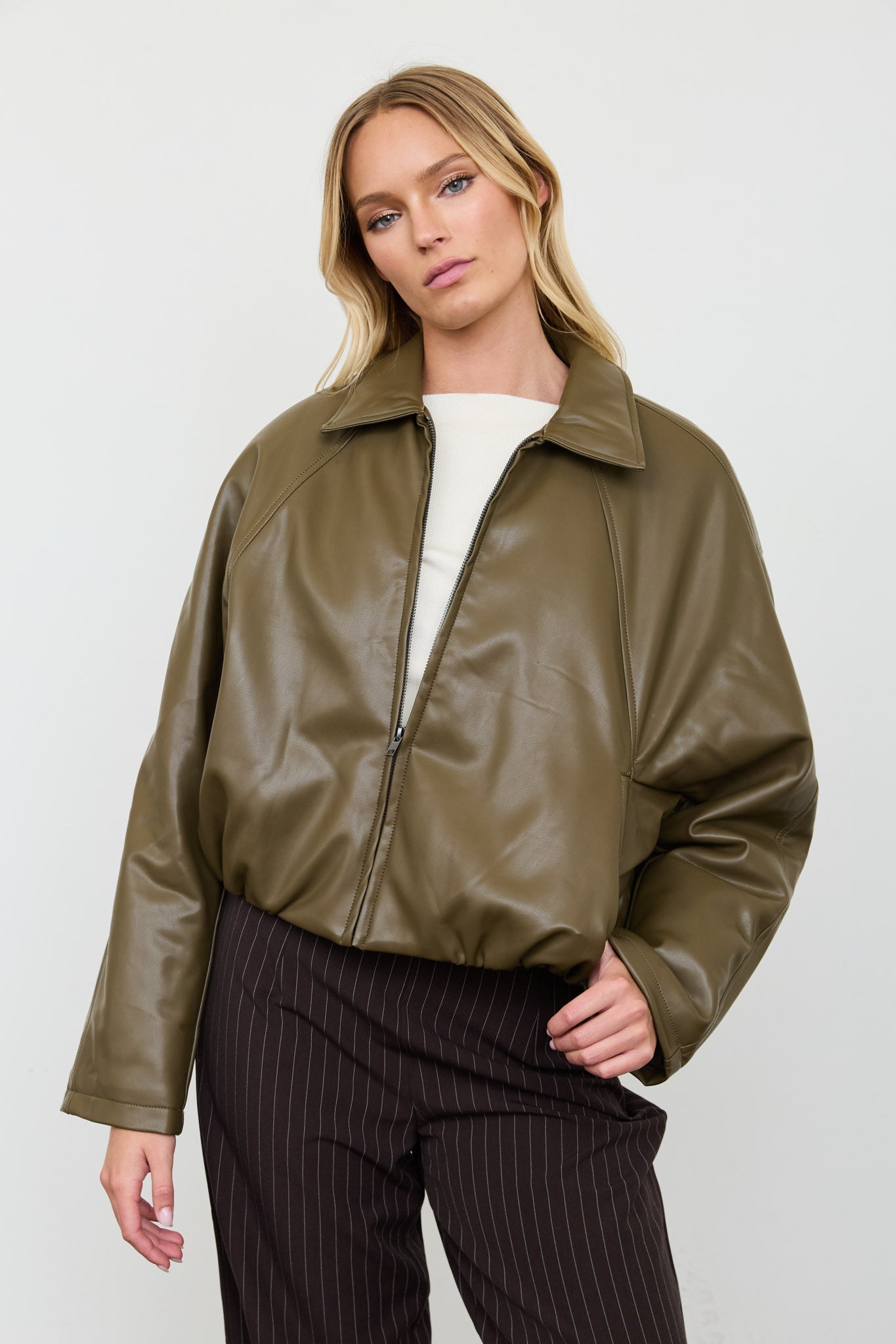 COLLARED ZIP-UP CROPPED FAUX LEATHER JACKET (PRE-ORDER)