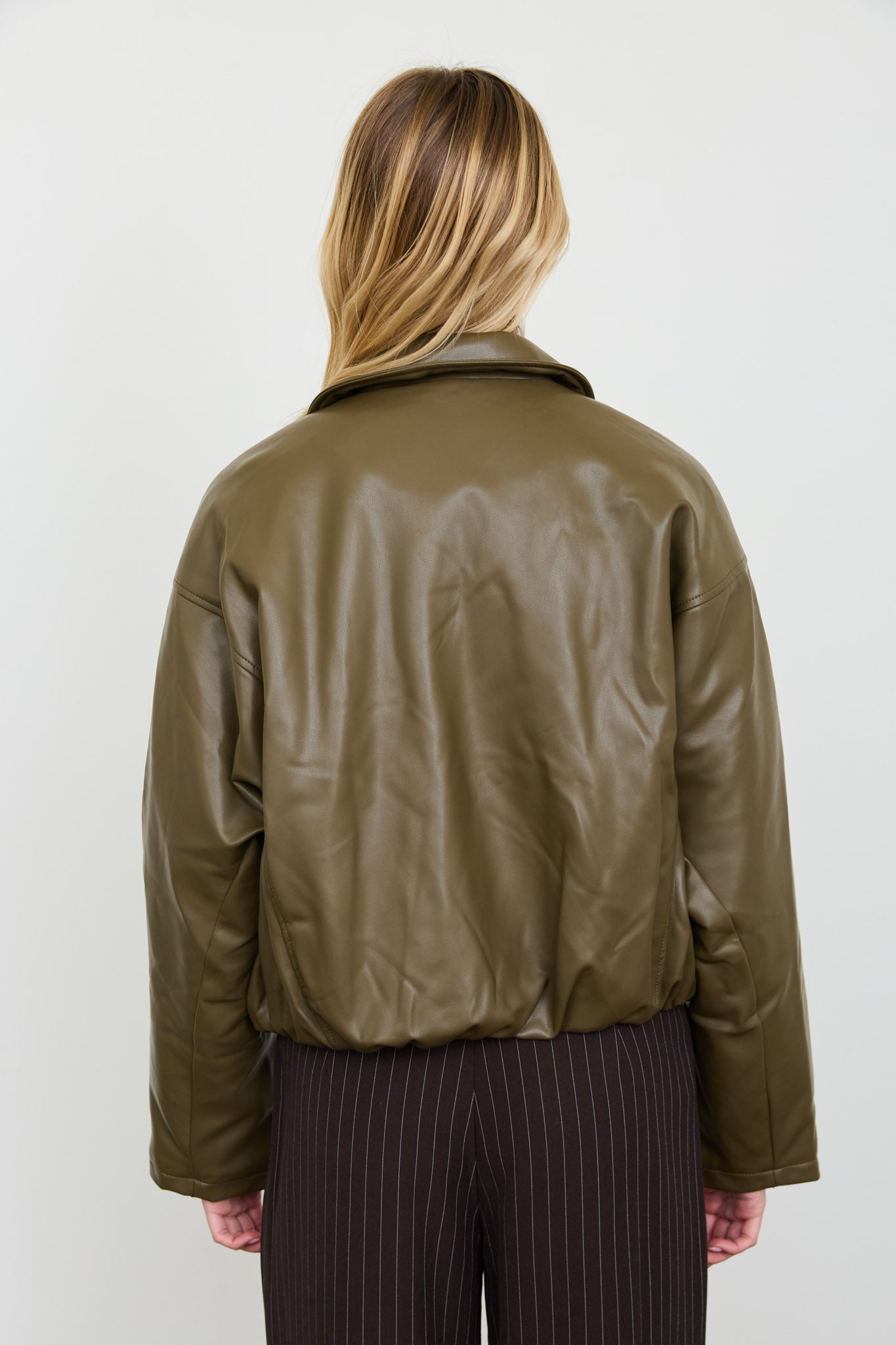 COLLARED ZIP-UP CROPPED FAUX LEATHER JACKET (PRE-ORDER)